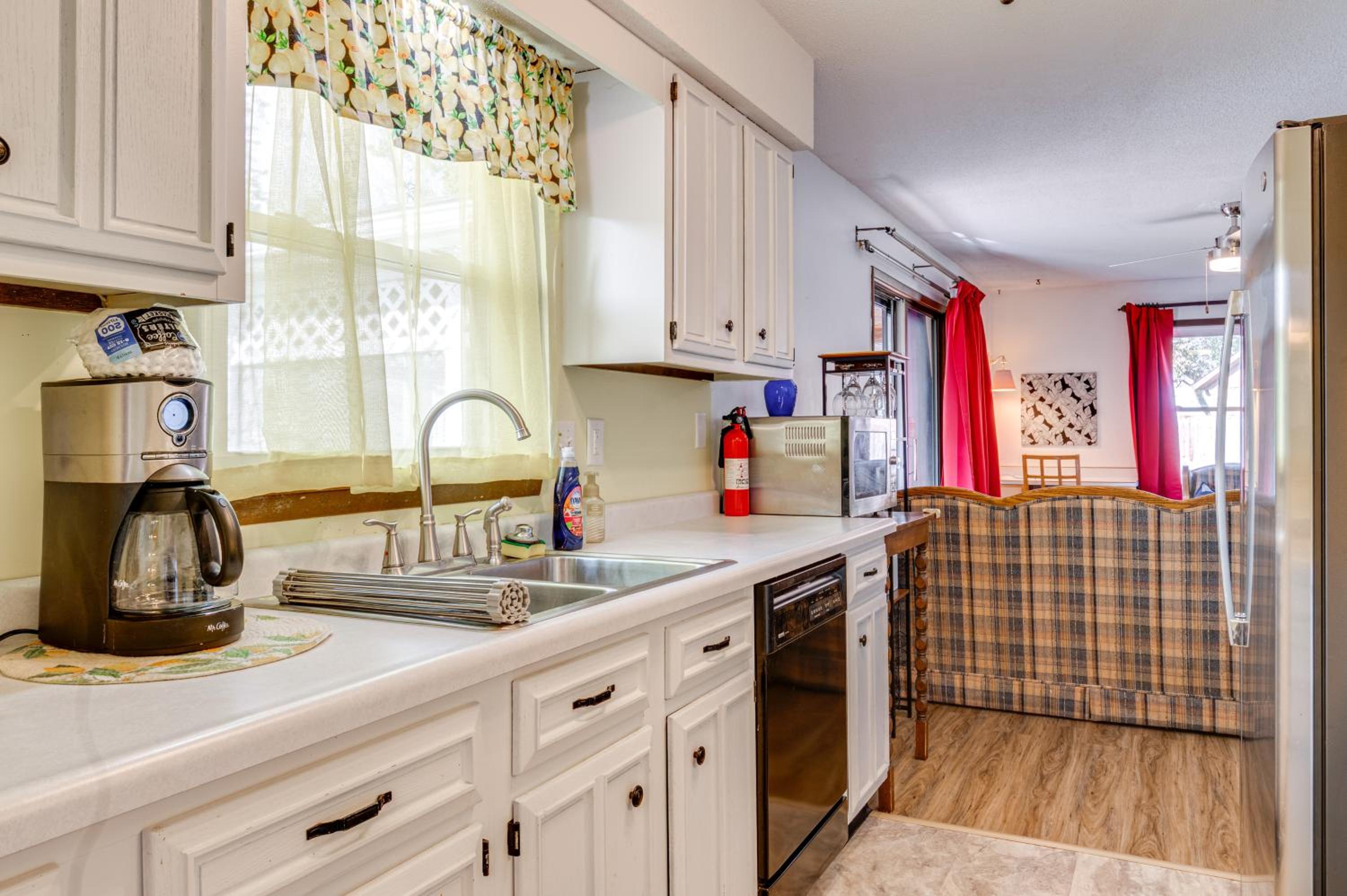 Peaceful Lemon Drop Inn Retreat in Terre Haute