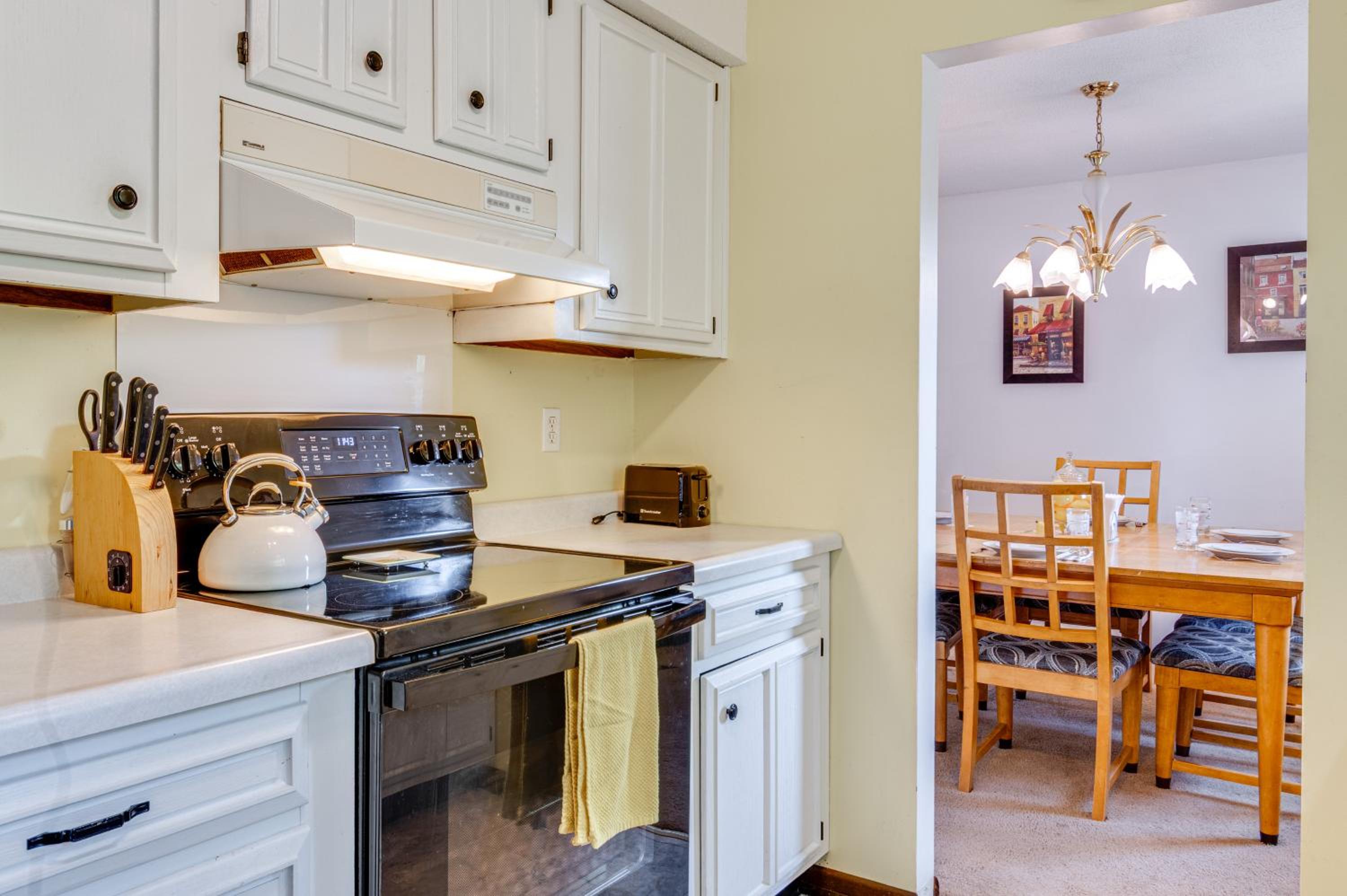 Peaceful Lemon Drop Inn Retreat in Terre Haute