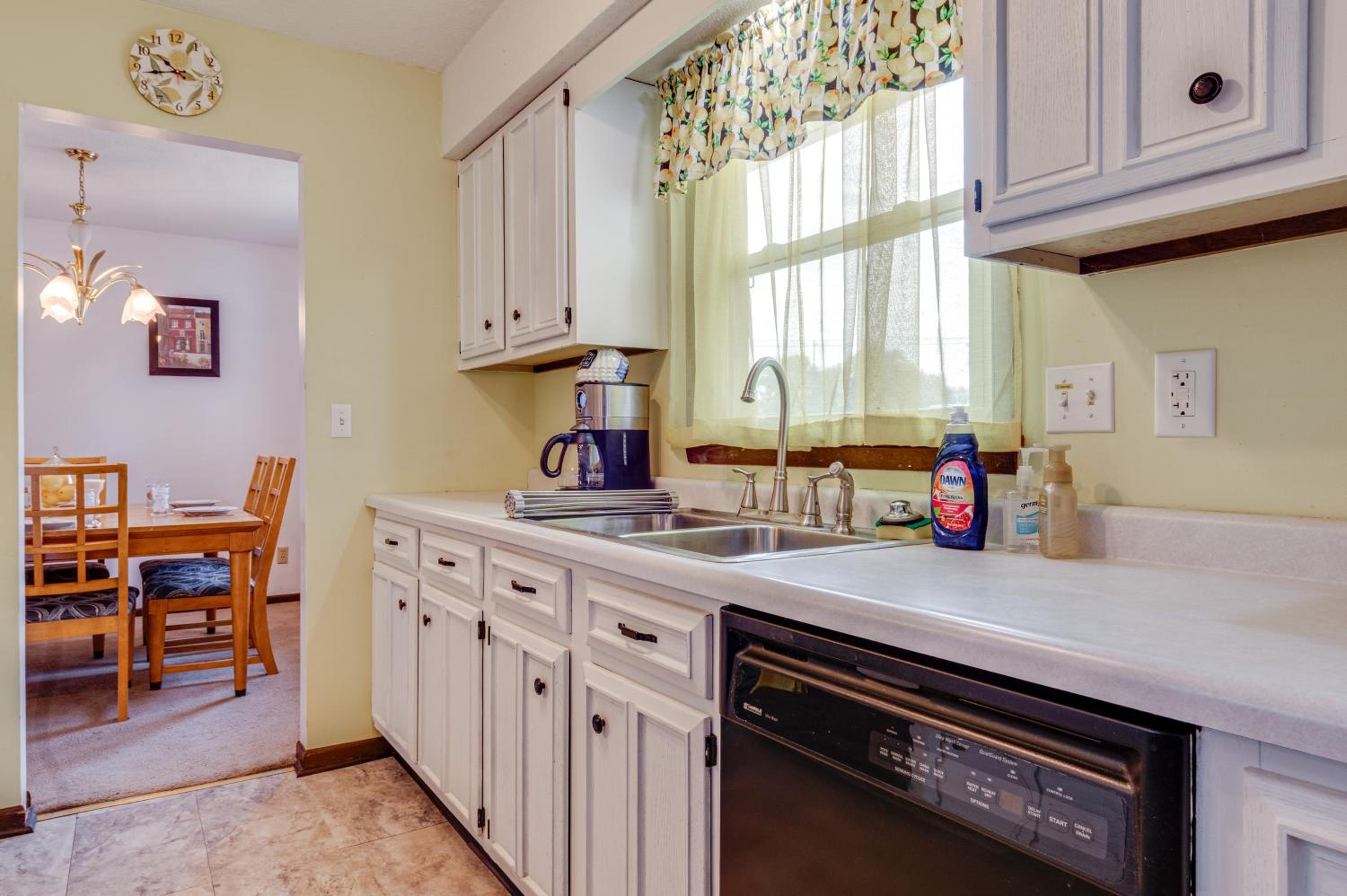 Peaceful Lemon Drop Inn Retreat in Terre Haute