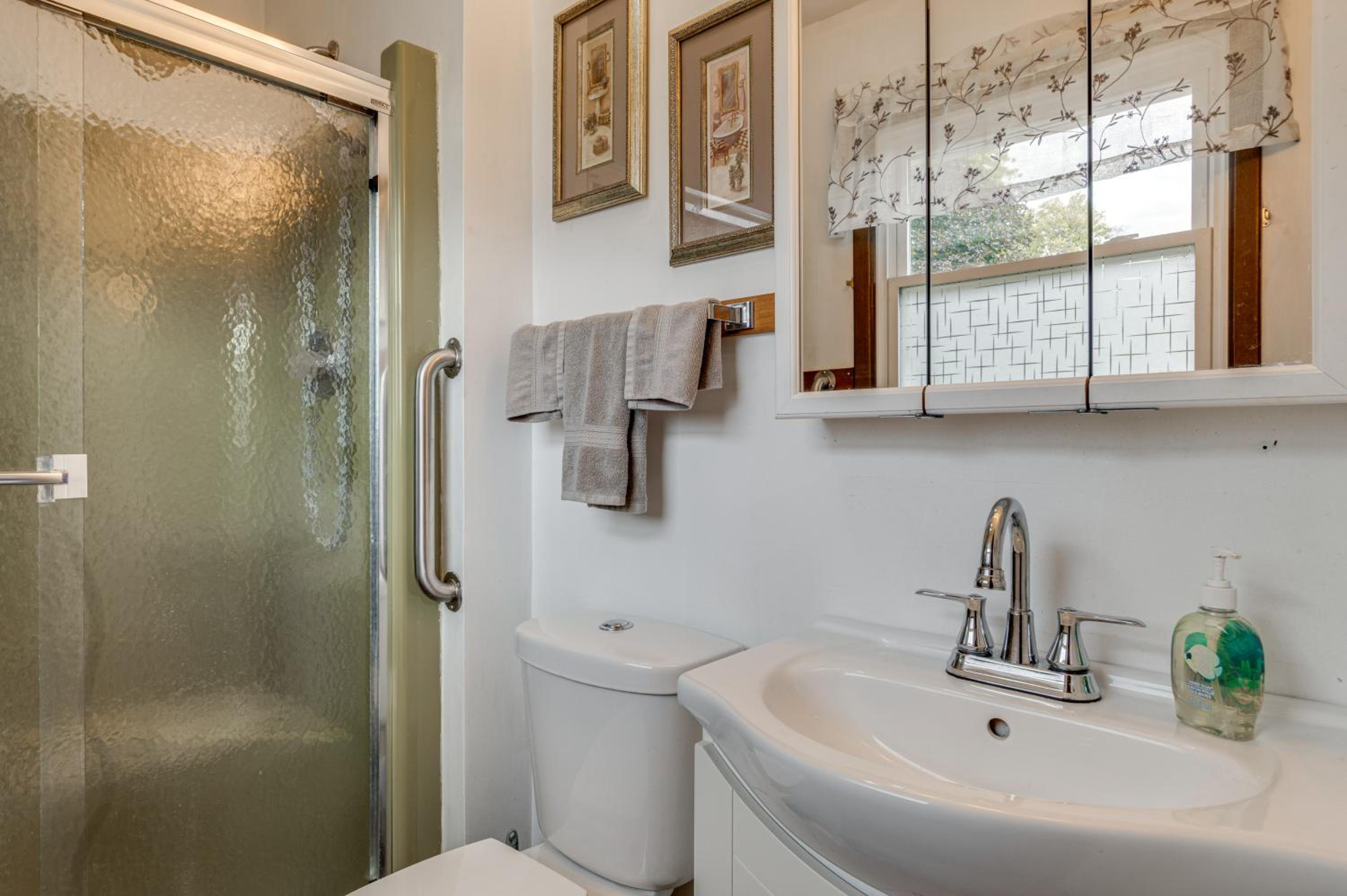 Peaceful Lemon Drop Inn Retreat in Terre Haute