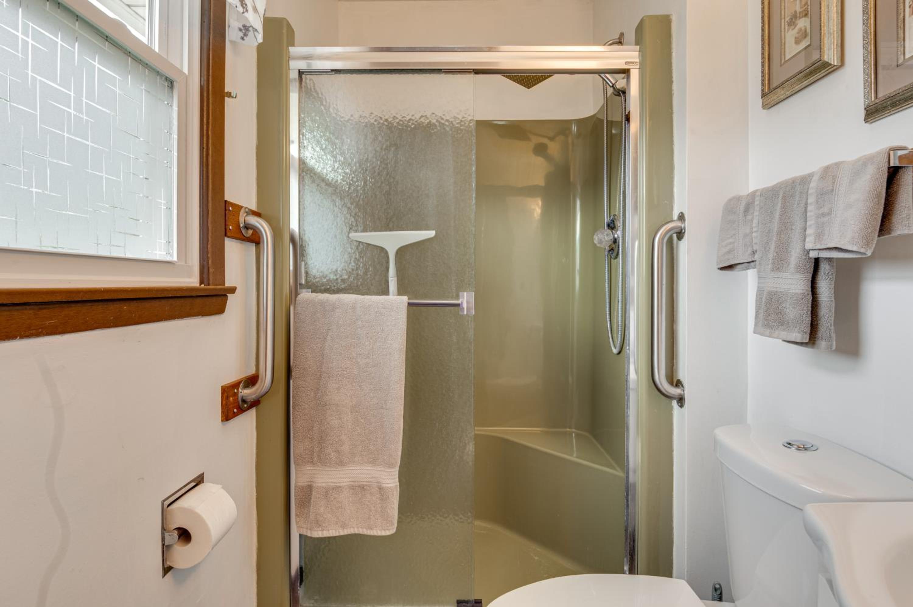 Peaceful Lemon Drop Inn Retreat in Terre Haute