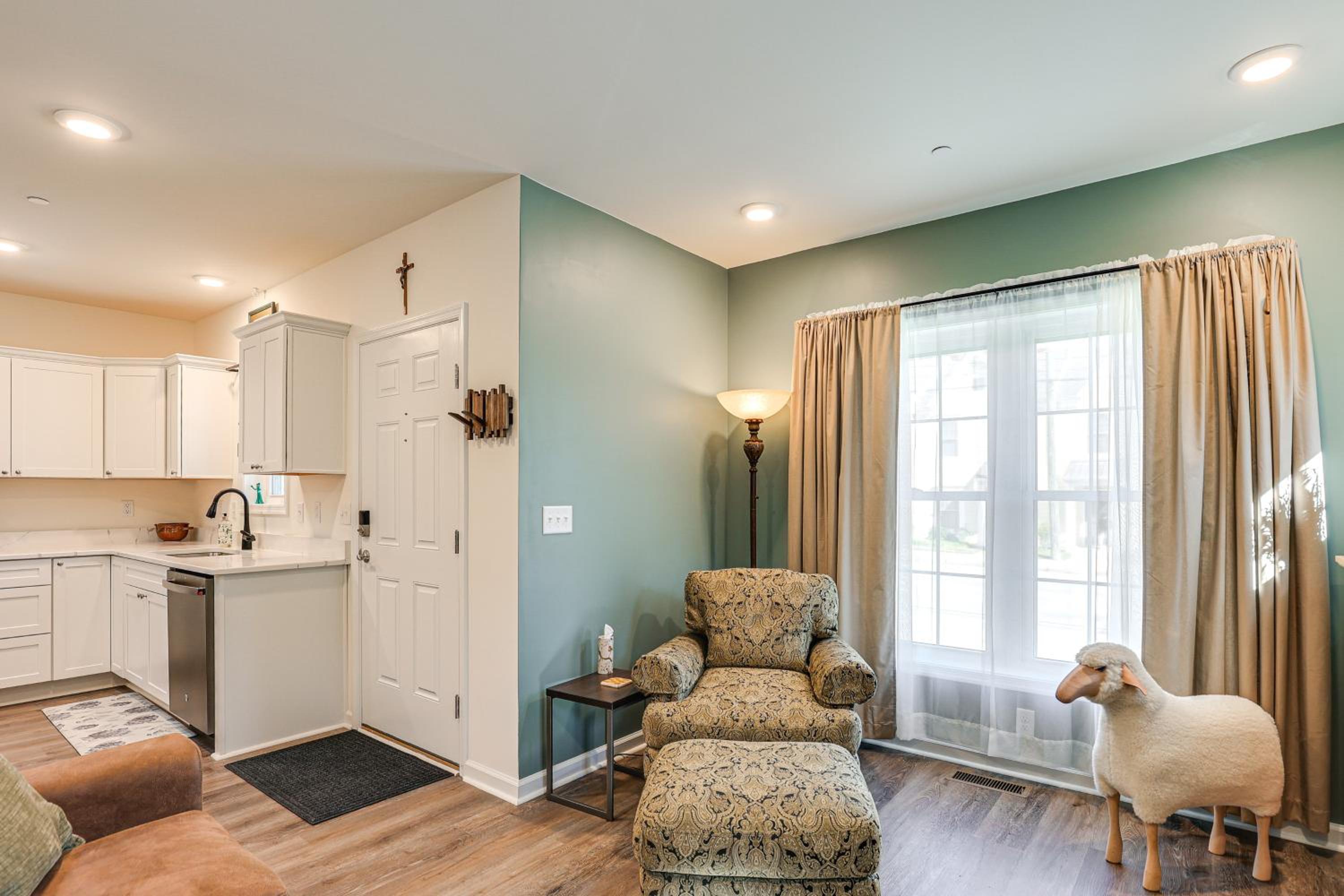 Walk to Historic Chestertown Dog-Friendly Retreat