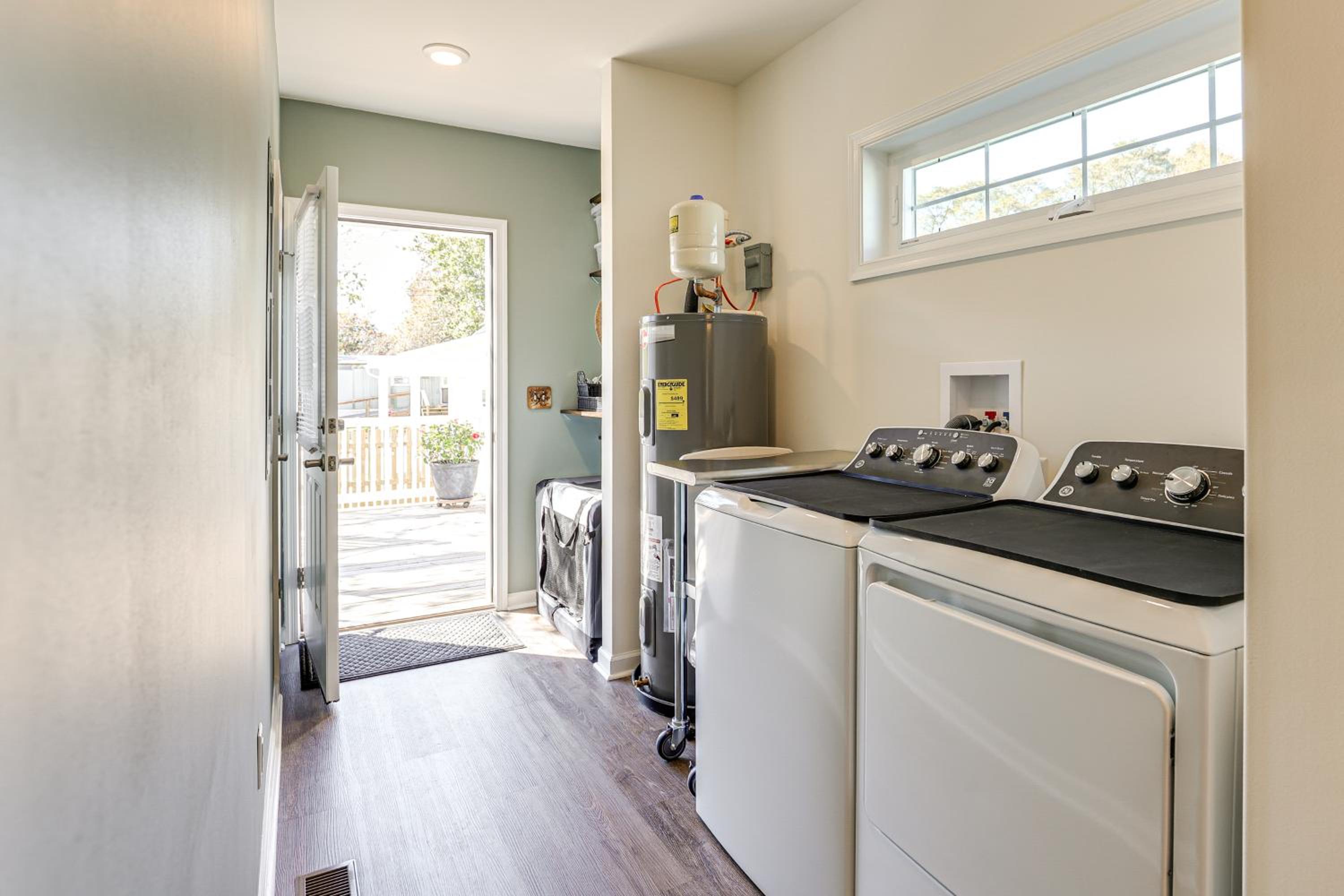 Walk to Historic Chestertown Dog-Friendly Retreat