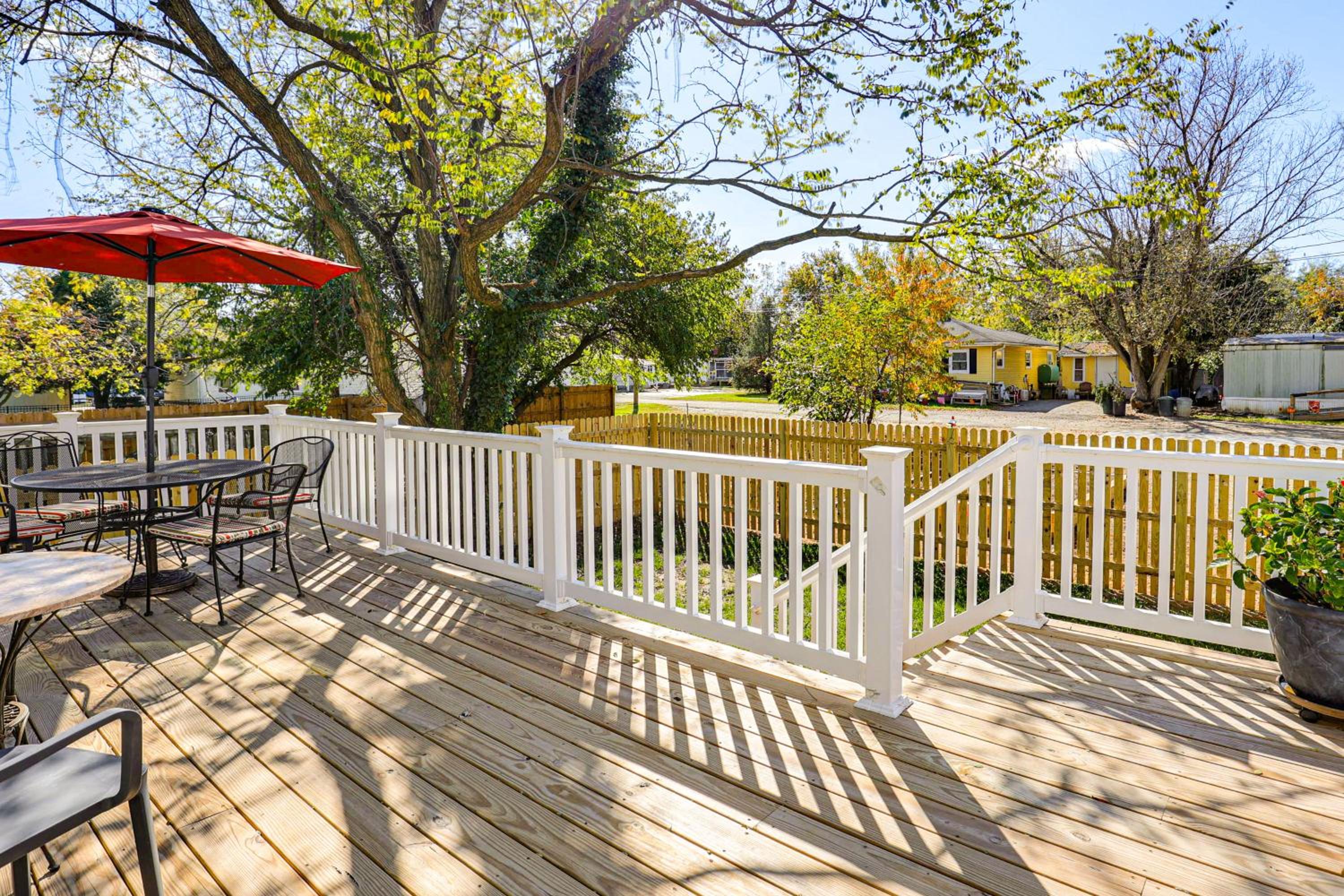 Walk to Historic Chestertown Dog-Friendly Retreat