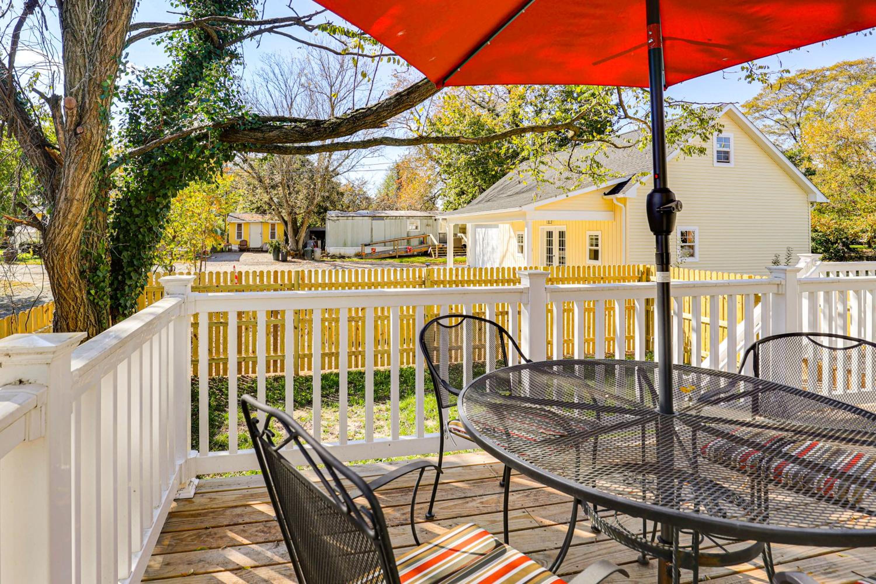 Walk to Historic Chestertown Dog-Friendly Retreat