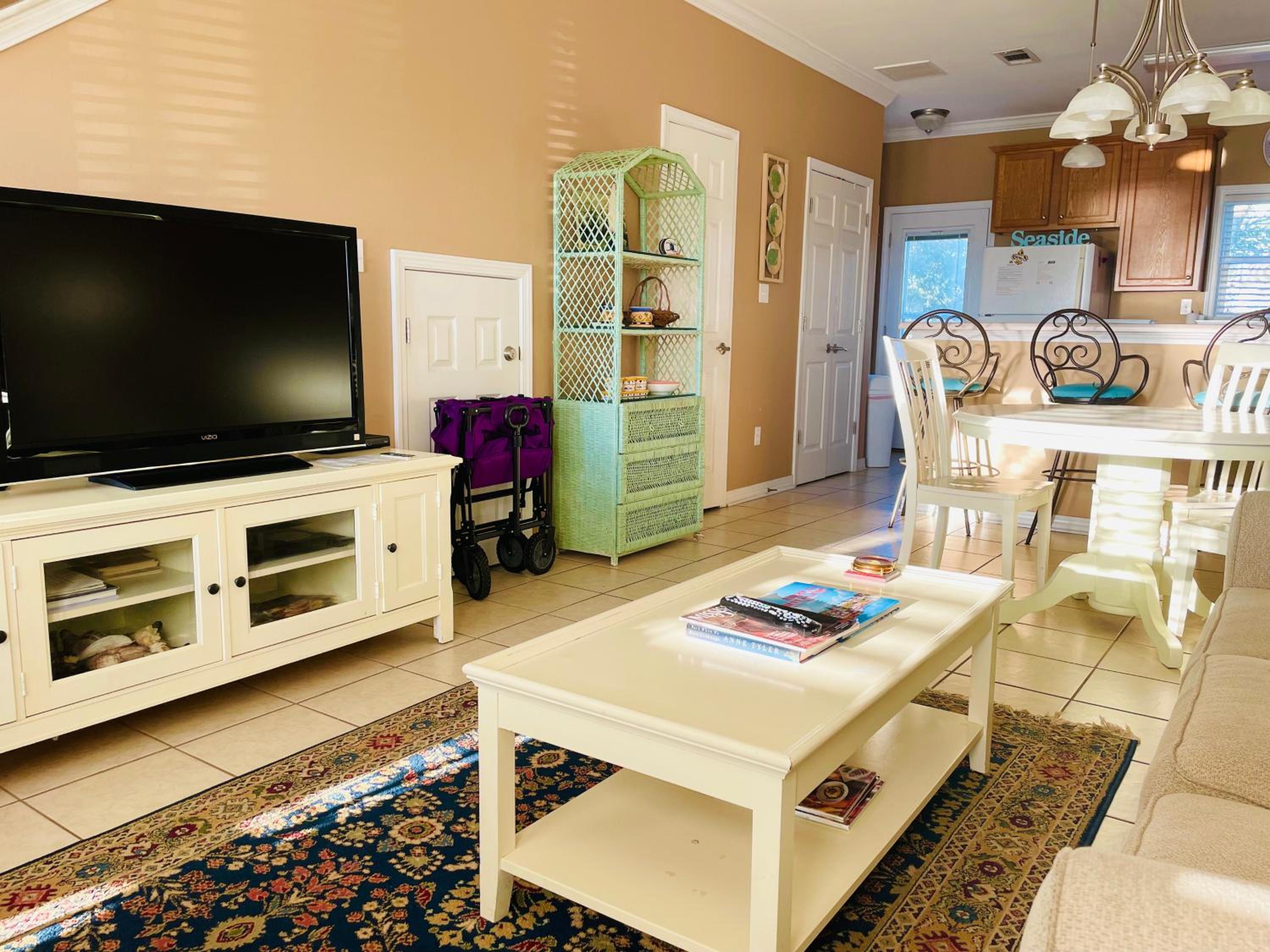 123 Beau Clair - Beachside Townhome with Balcony and Pool in Long Beach
