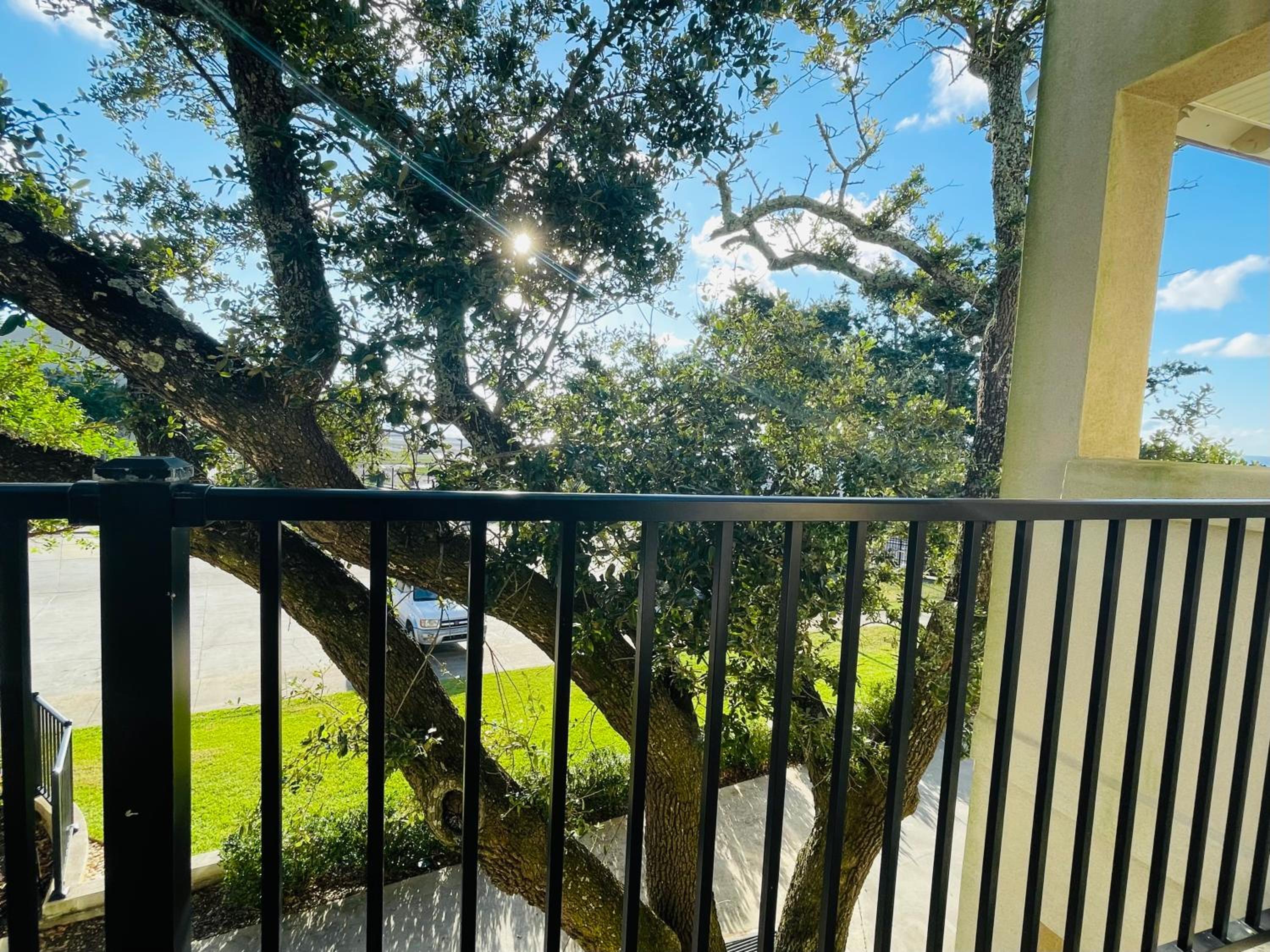 123 Beau Clair - Beachside Townhome with Balcony and Pool in Long Beach
