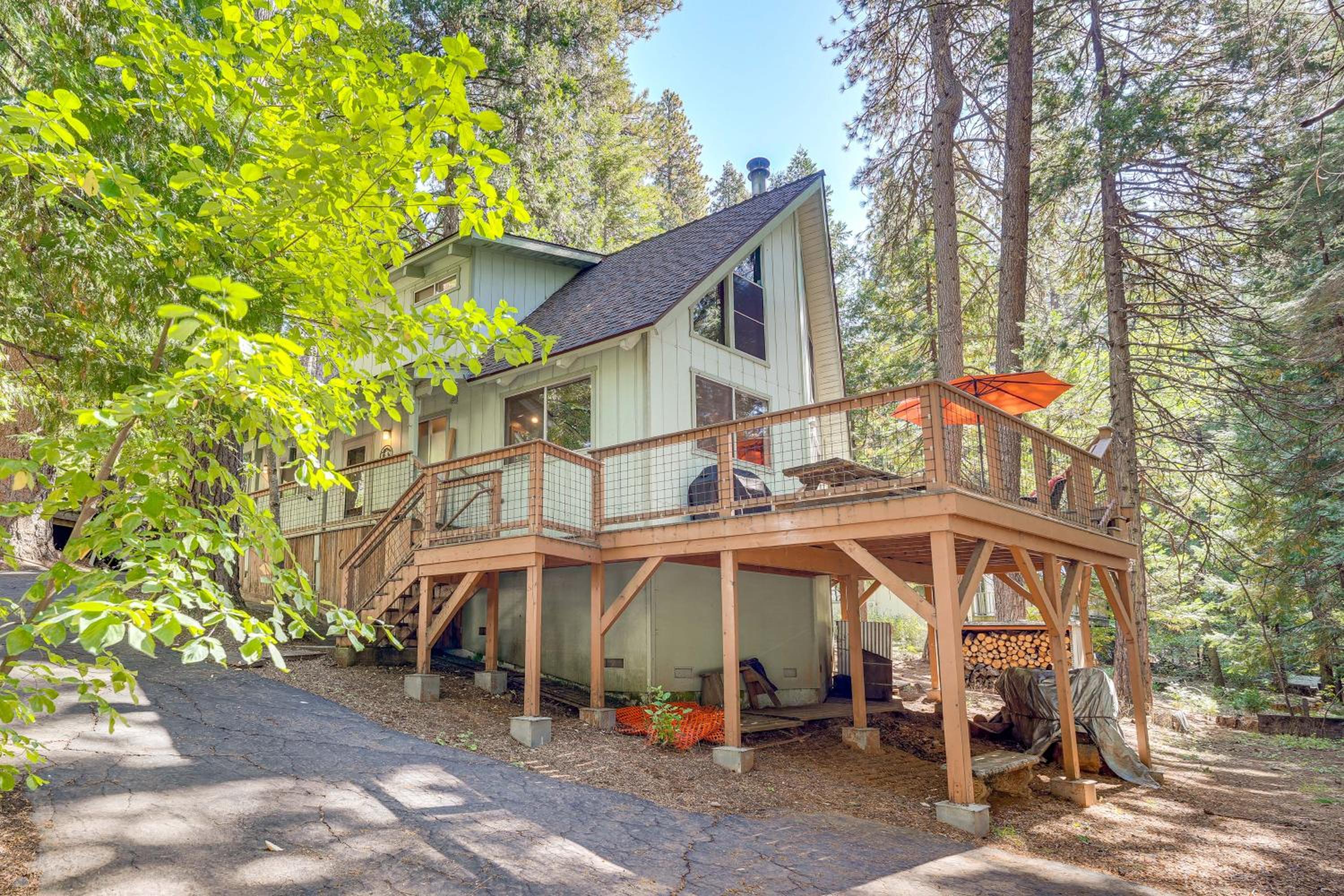 4 Mi to State Park Quiet Escape with Deck in Arnold