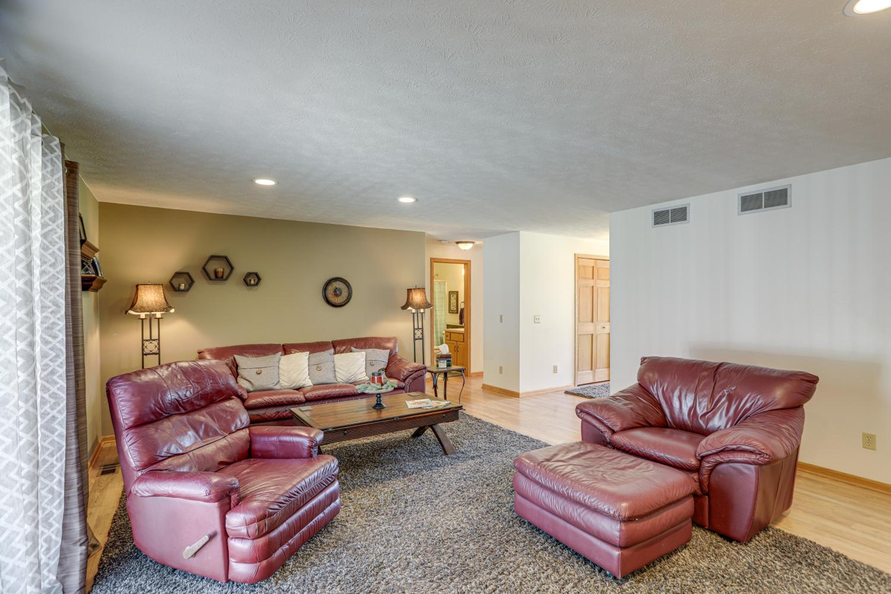 Work and Relax! Spacious Ontario Home with Pool