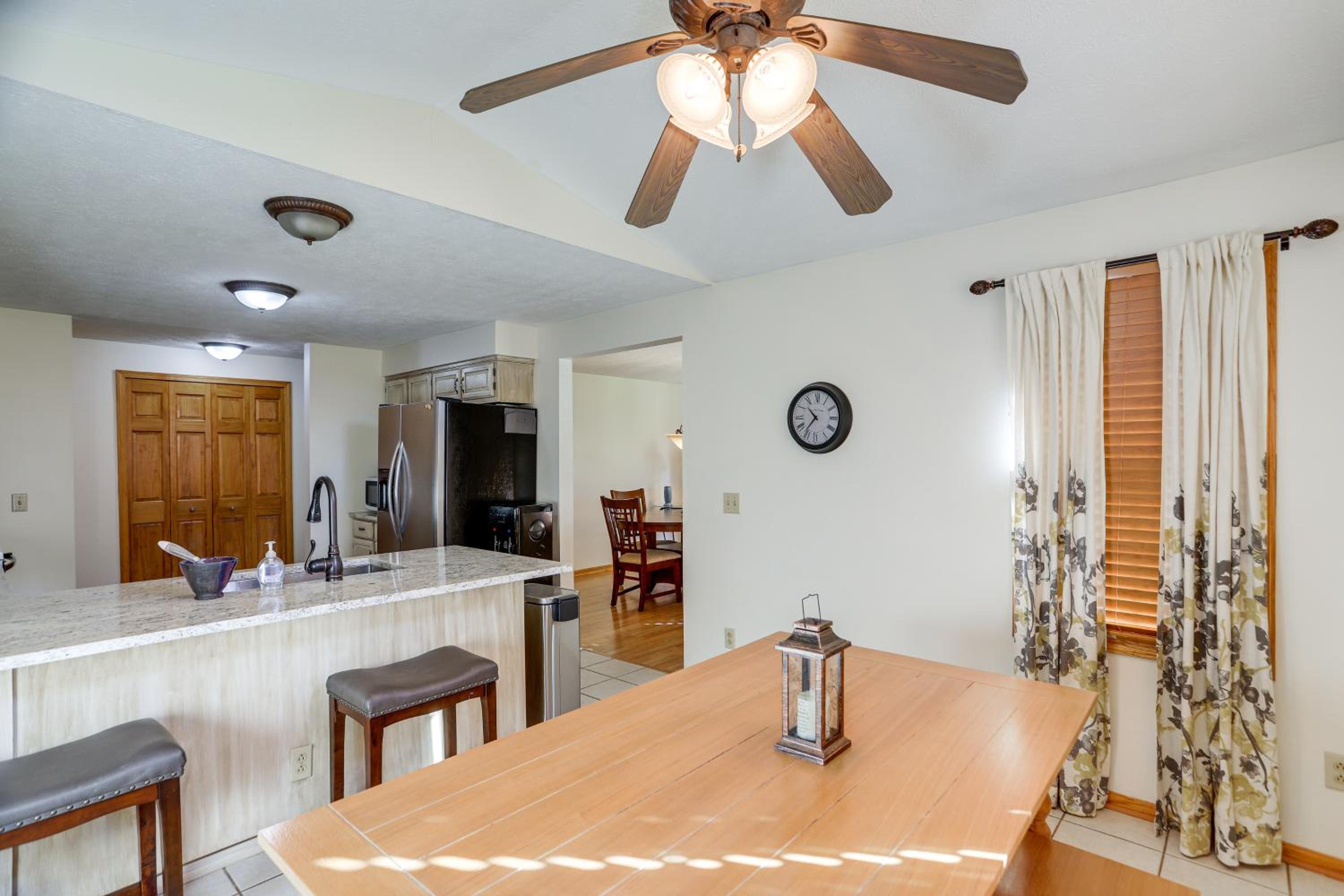 Work and Relax! Spacious Ontario Home with Pool