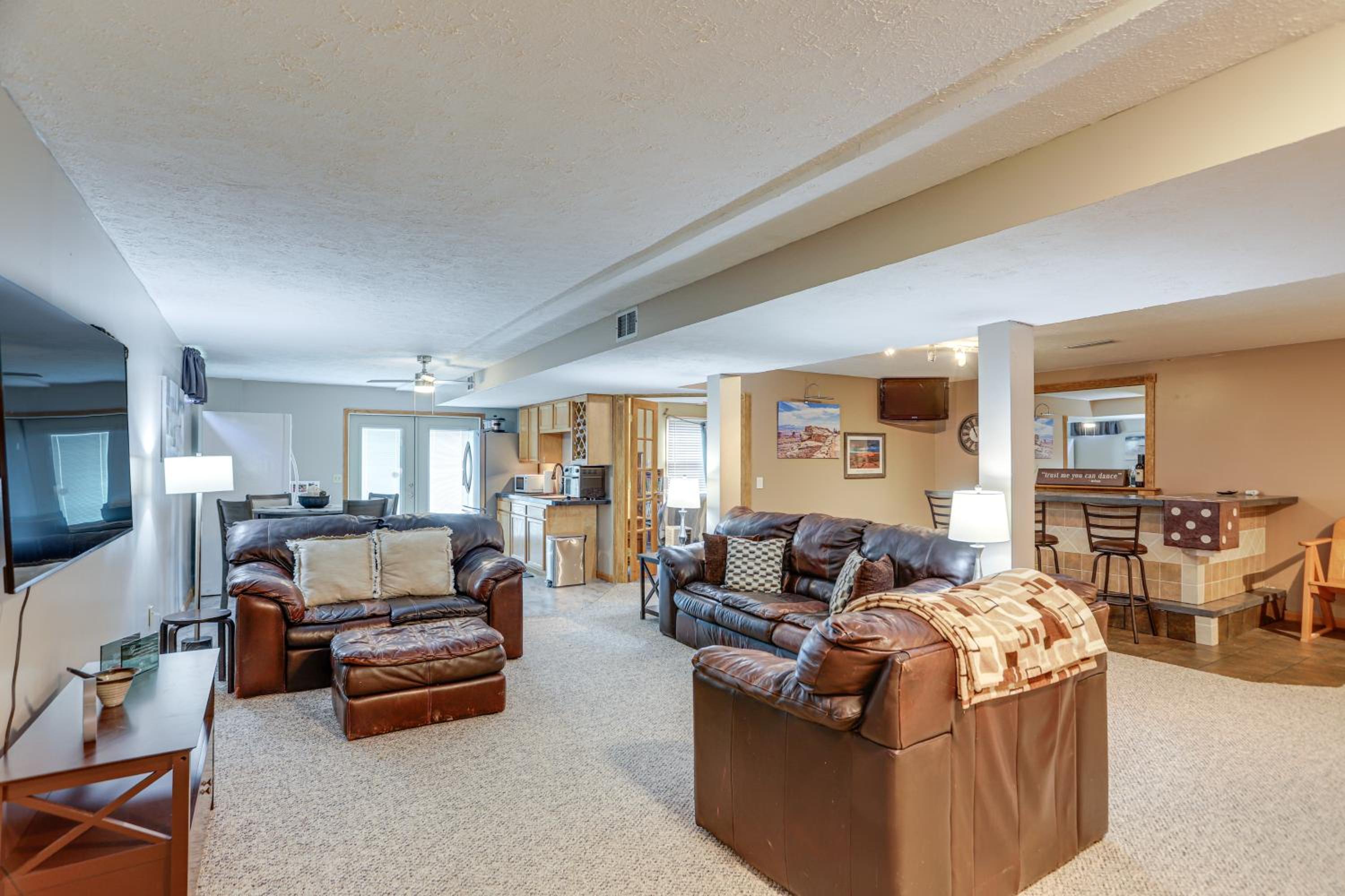 Work and Relax! Spacious Ontario Home with Pool