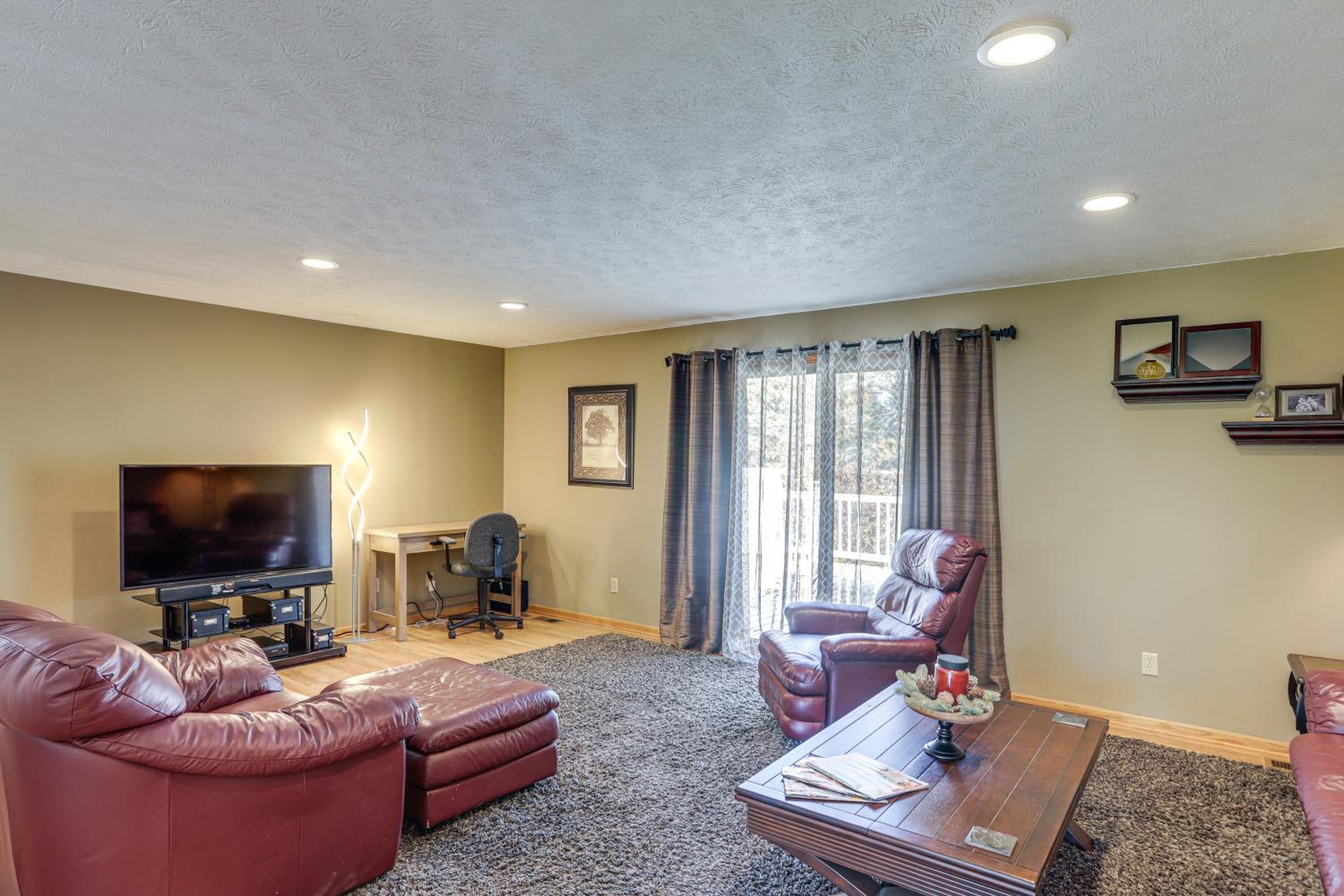 Work and Relax! Spacious Ontario Home with Pool