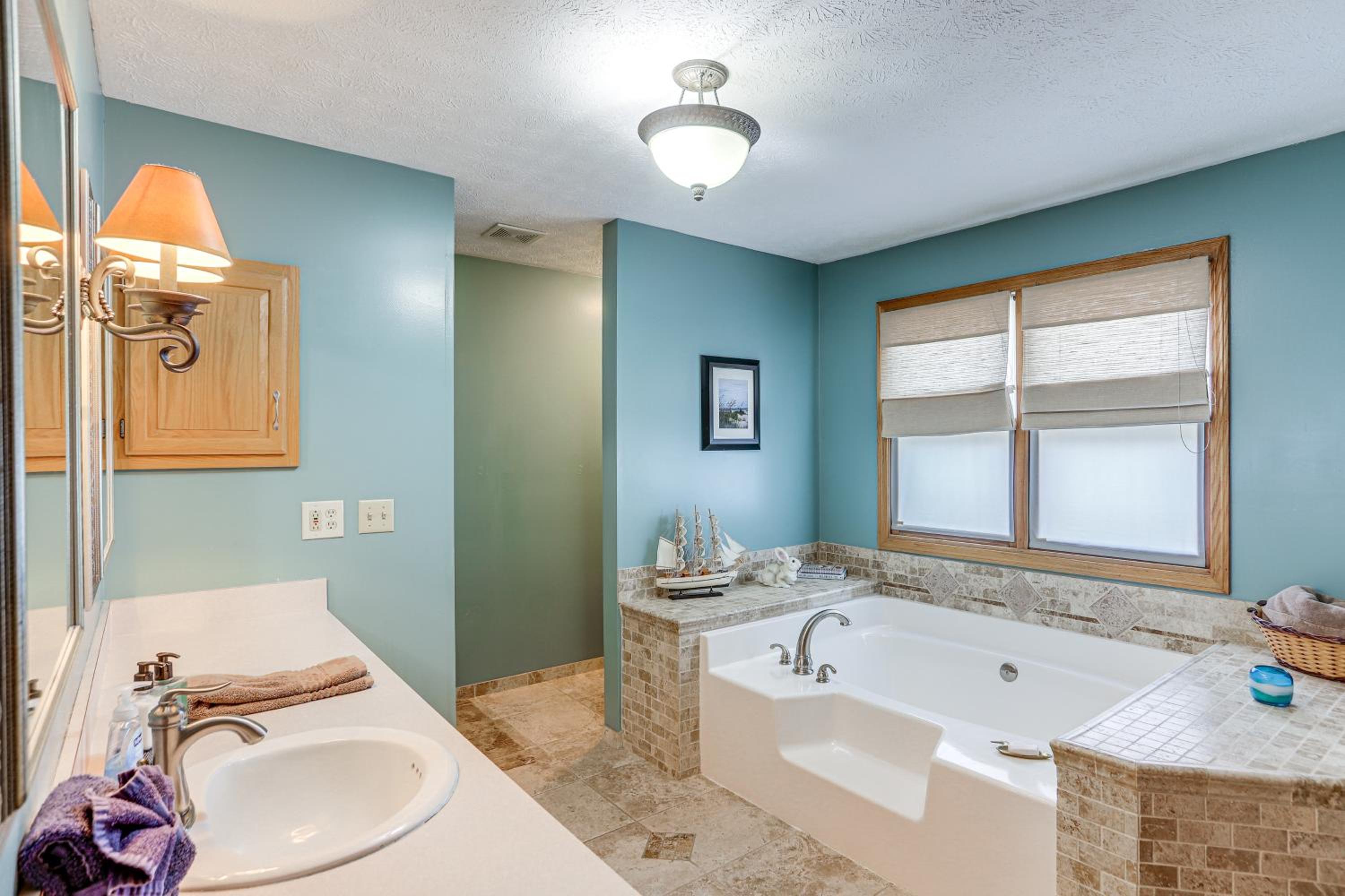 Work and Relax! Spacious Ontario Home with Pool