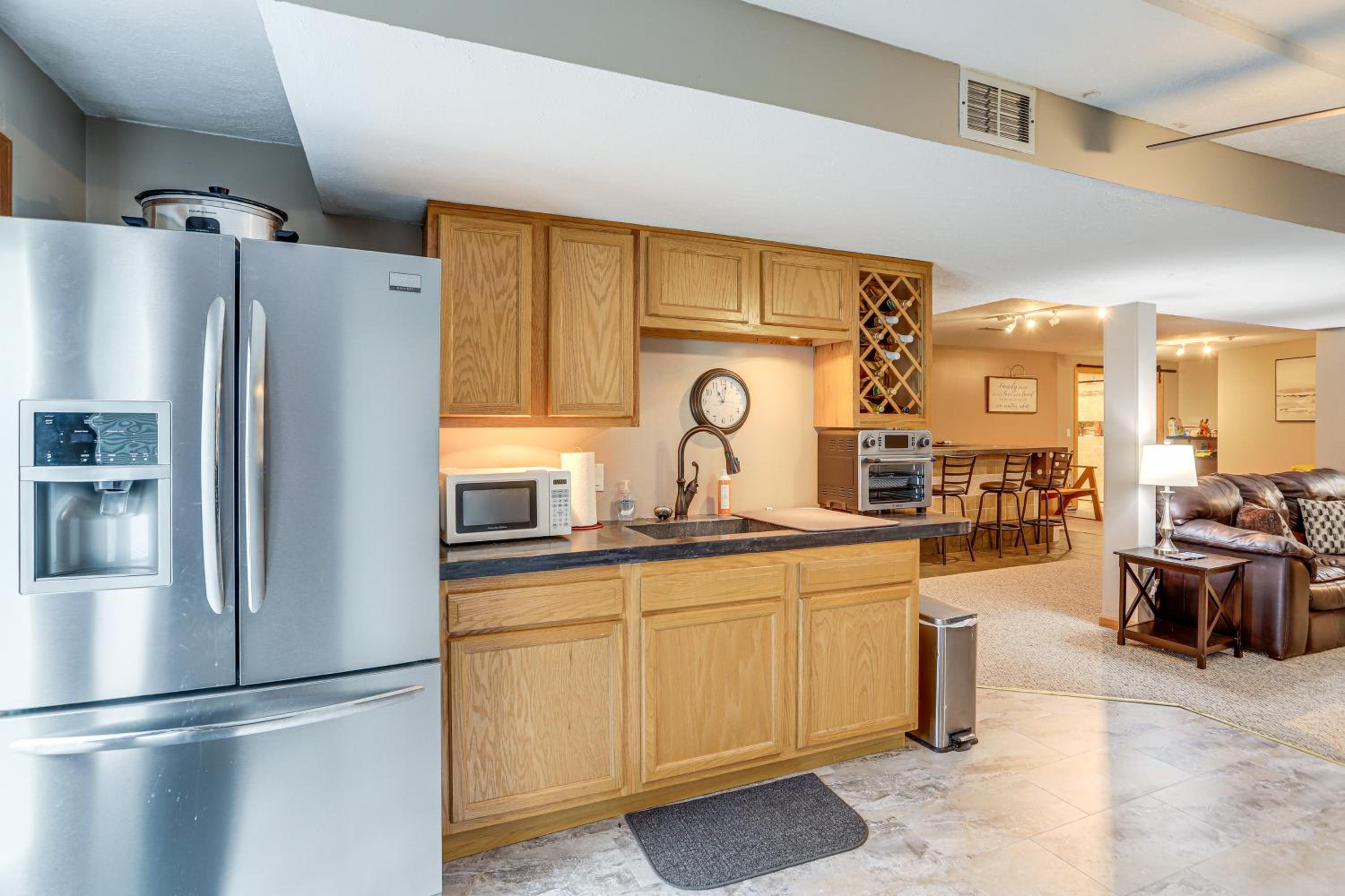 Work and Relax! Spacious Ontario Home with Pool