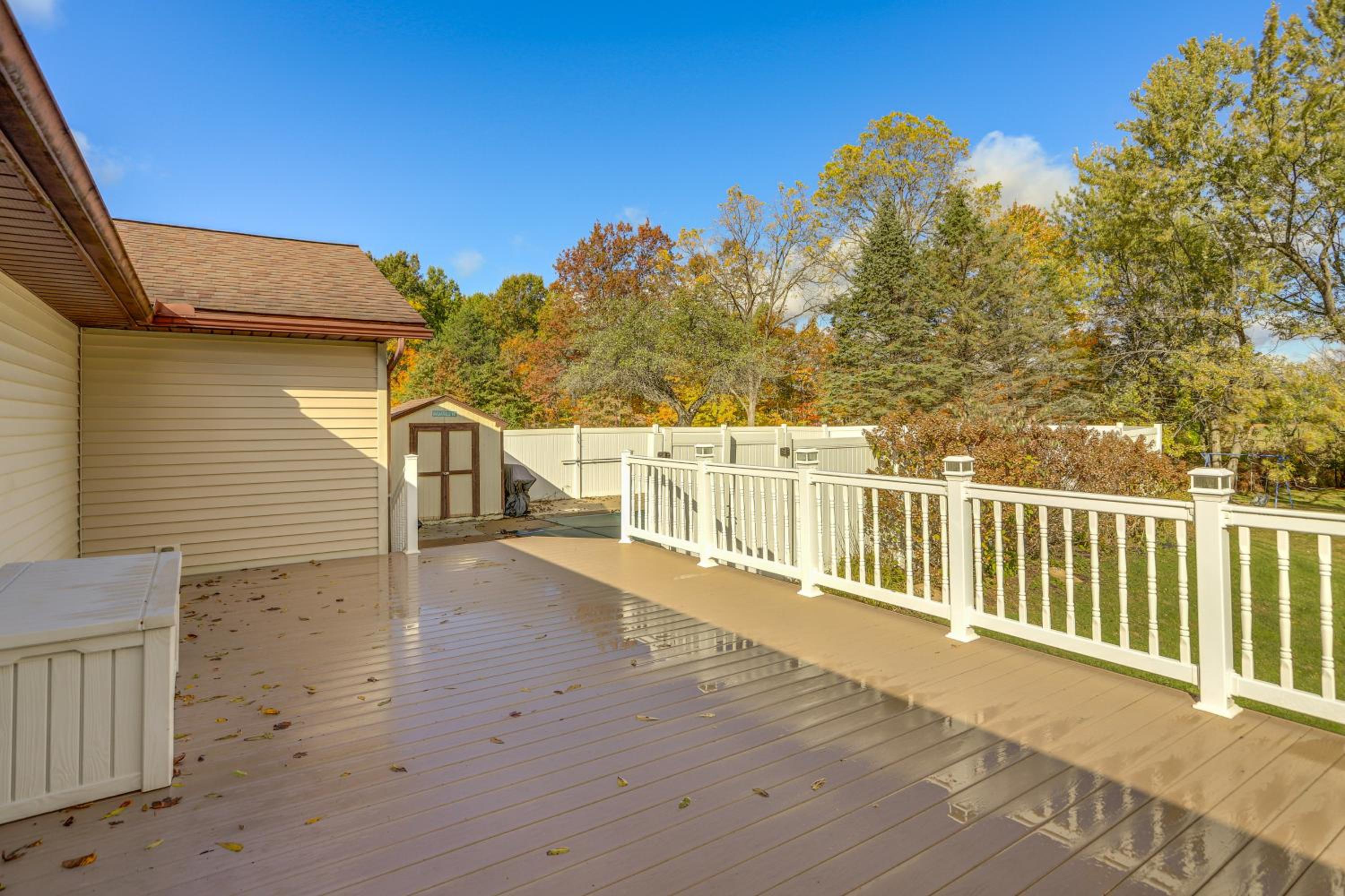Work and Relax! Spacious Ontario Home with Pool