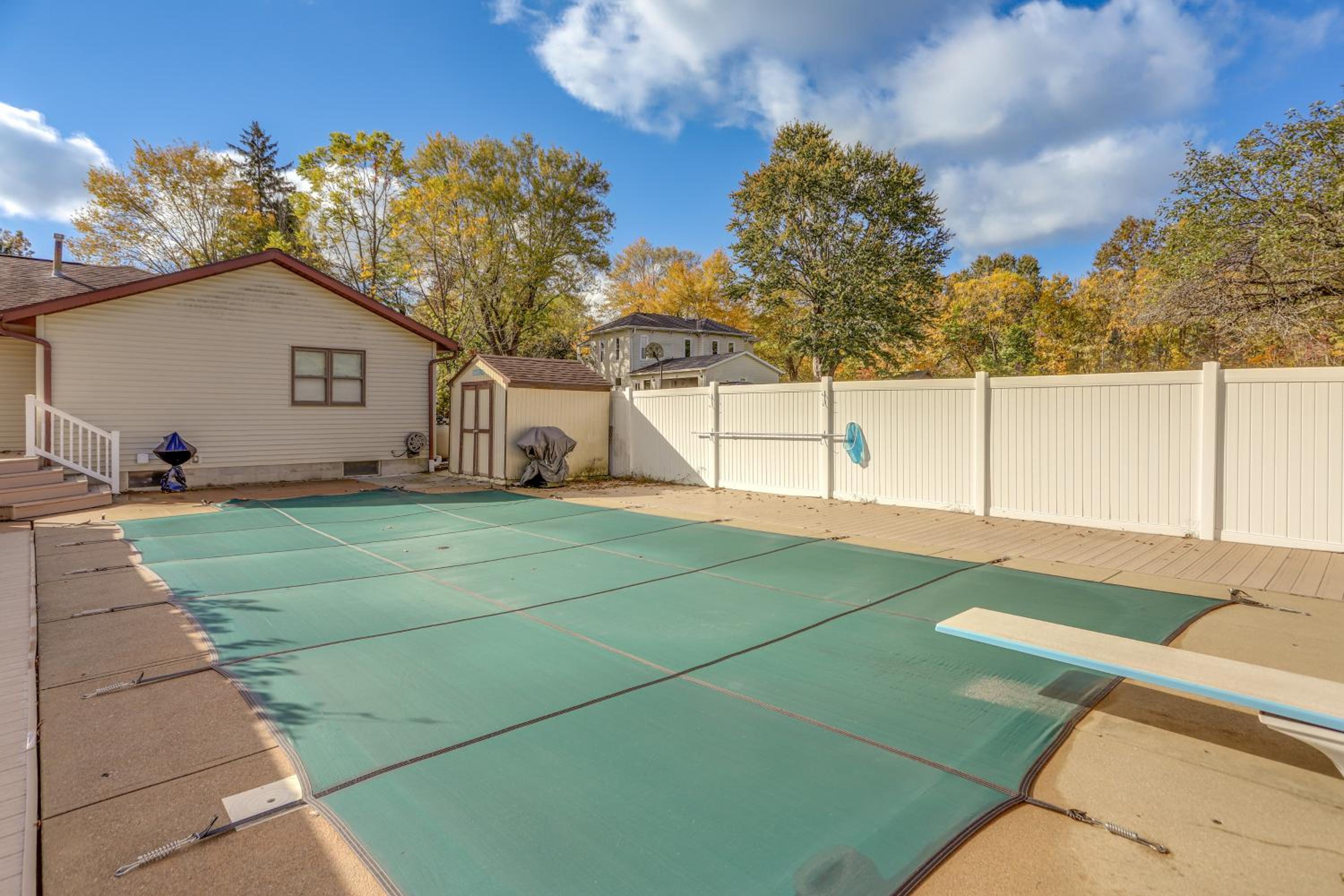 Work and Relax! Spacious Ontario Home with Pool