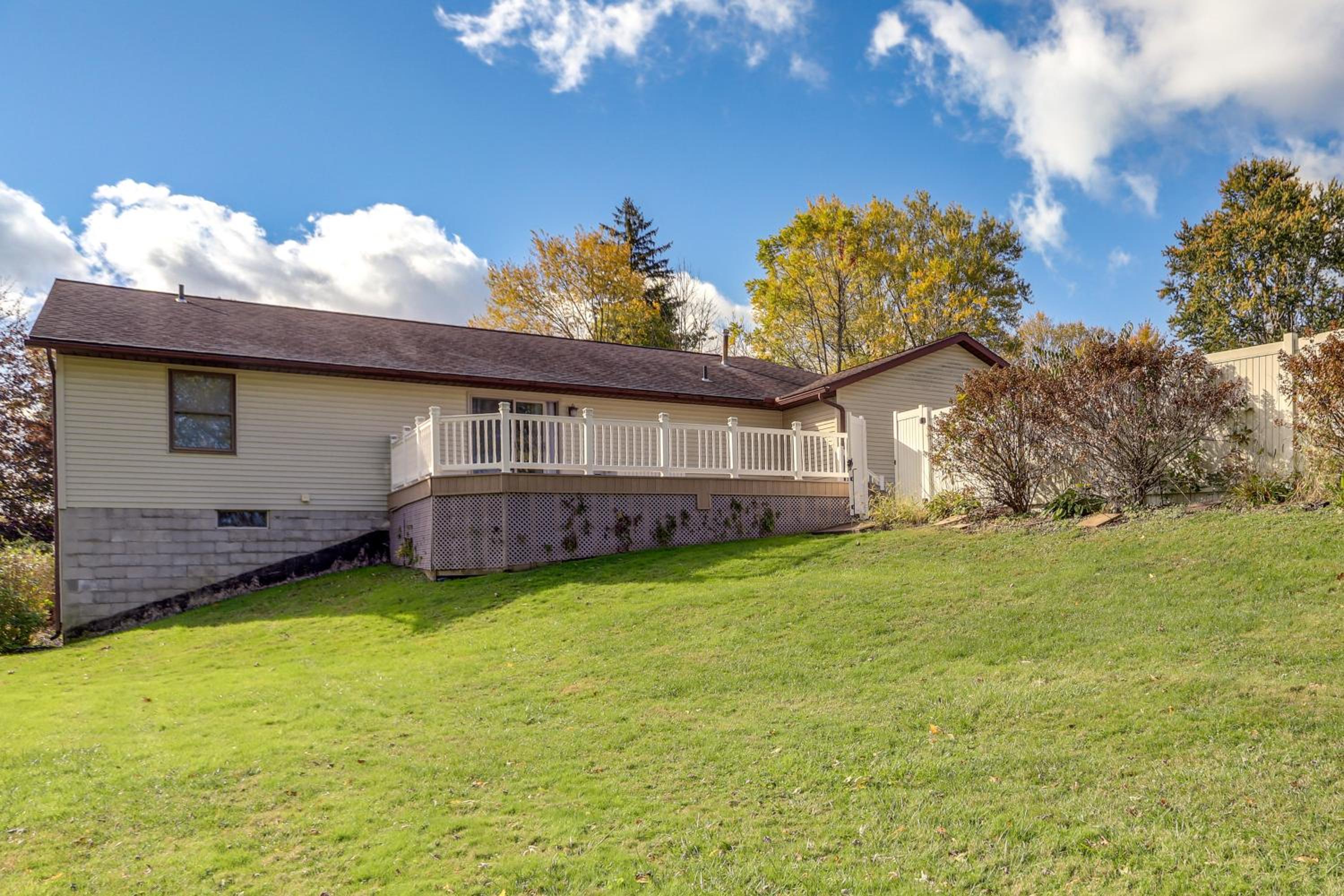 Work and Relax! Spacious Ontario Home with Pool