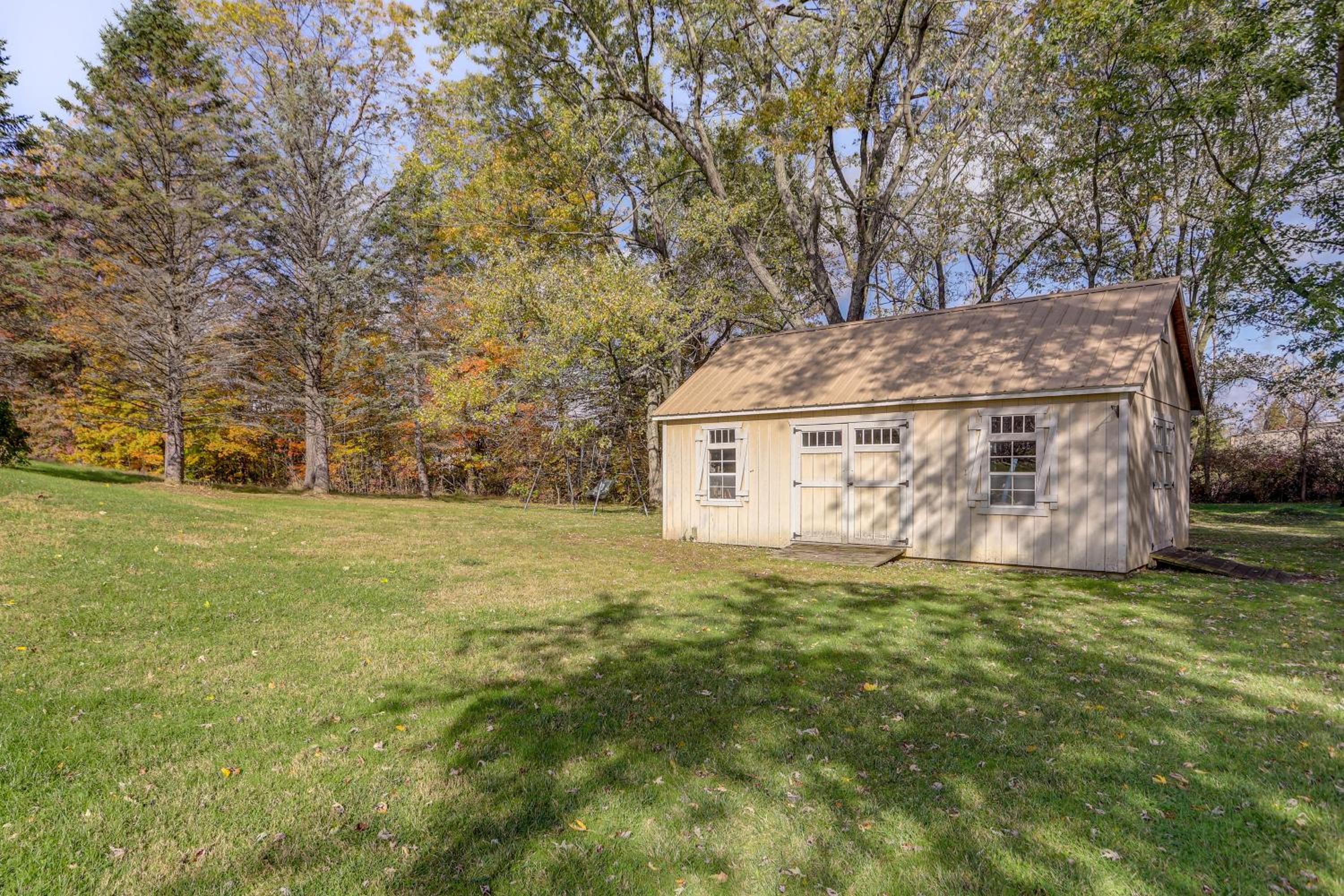 Work and Relax! Spacious Ontario Home with Pool