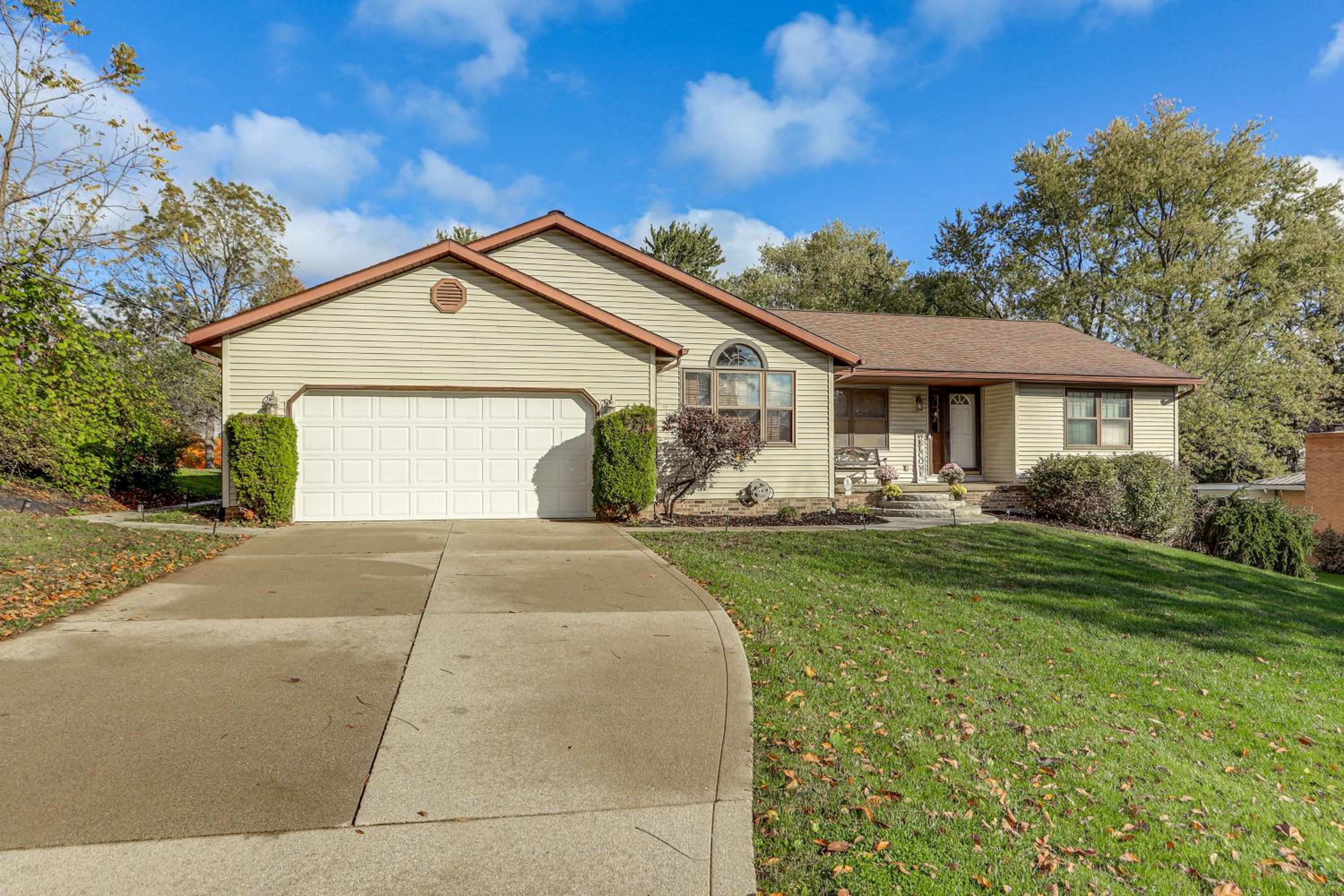 Work and Relax! Spacious Ontario Home with Pool