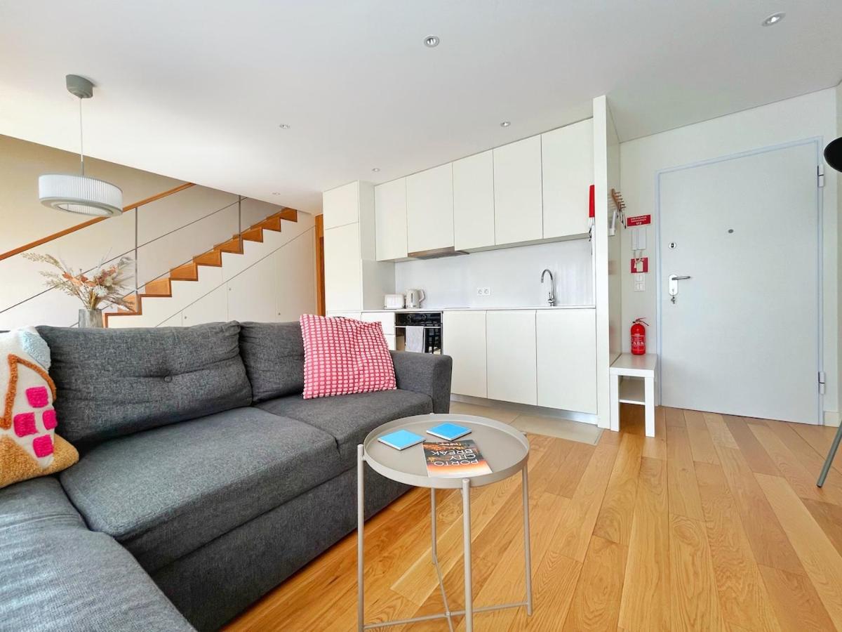 Sunny rooftop duplex with elevator near iconic bridge