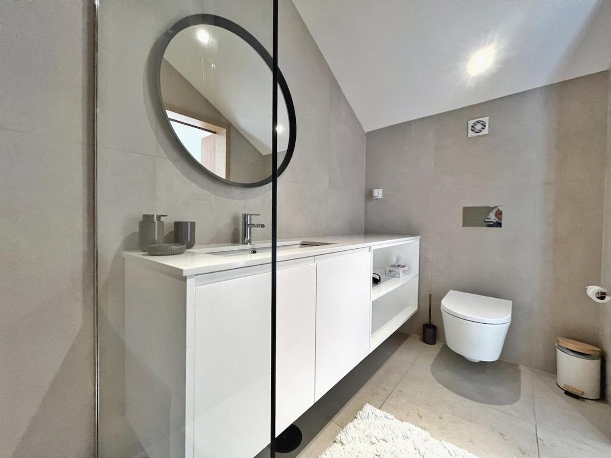 Sunny rooftop duplex with elevator near iconic bridge
