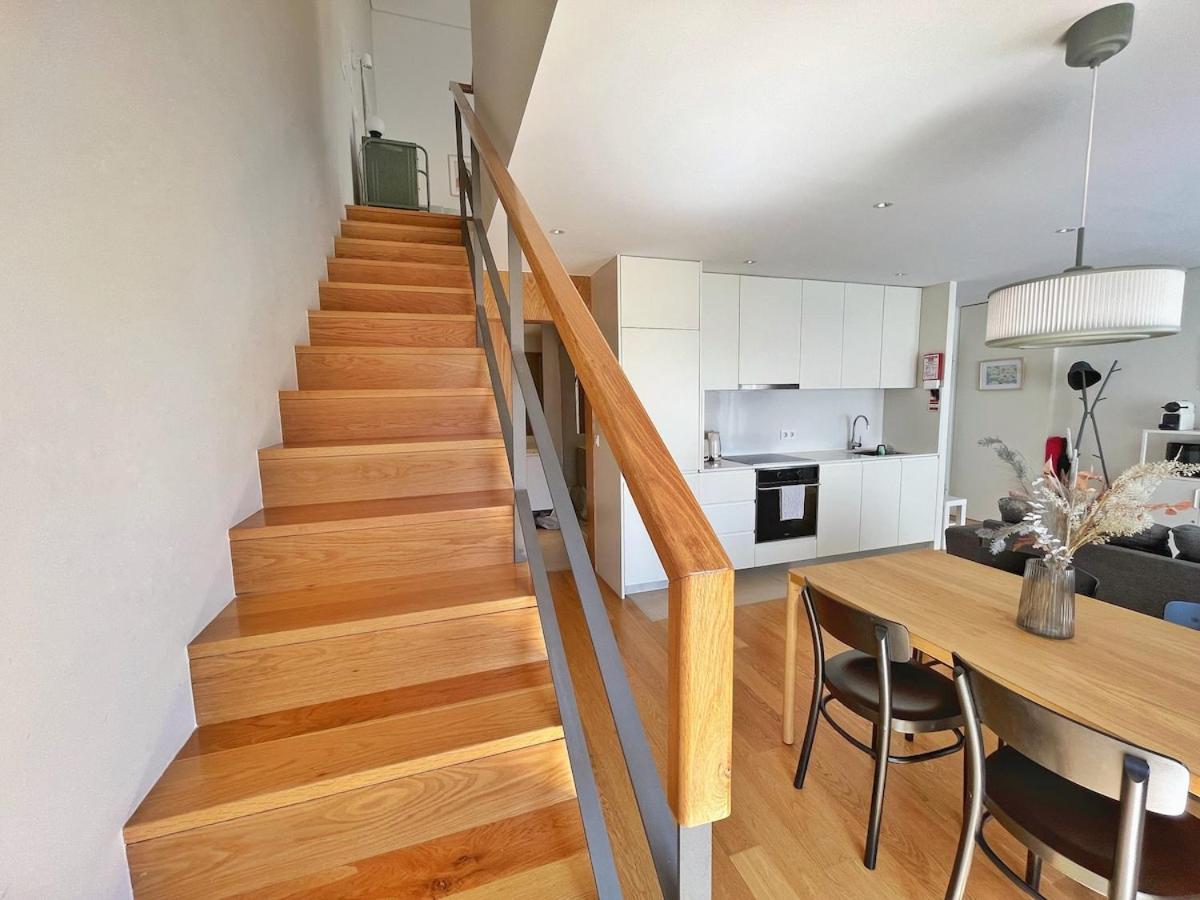 Sunny rooftop duplex with elevator near iconic bridge