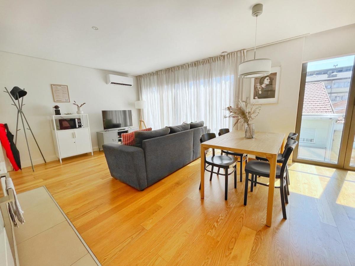 Sunny rooftop duplex with elevator near iconic bridge
