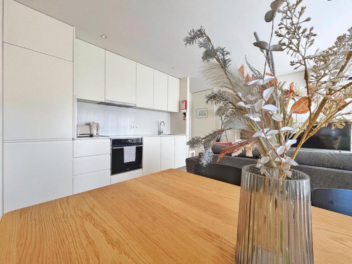 Sunny rooftop duplex with elevator near iconic bridge