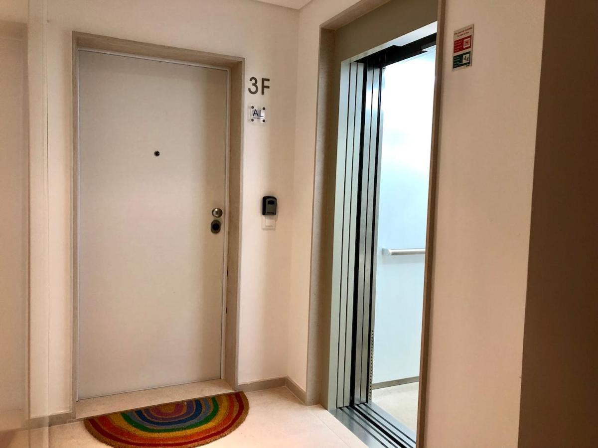 Sunny rooftop duplex with elevator near iconic bridge