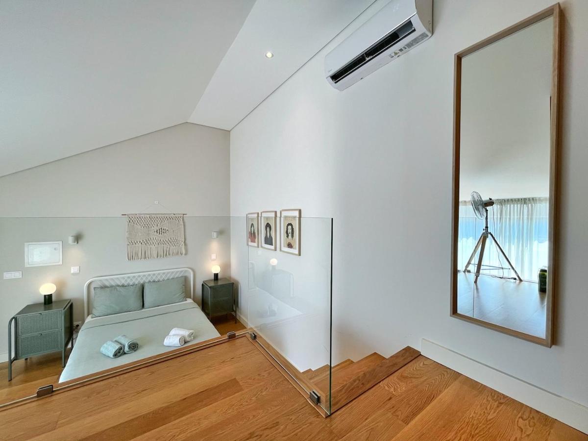 Sunny rooftop duplex with elevator near iconic bridge