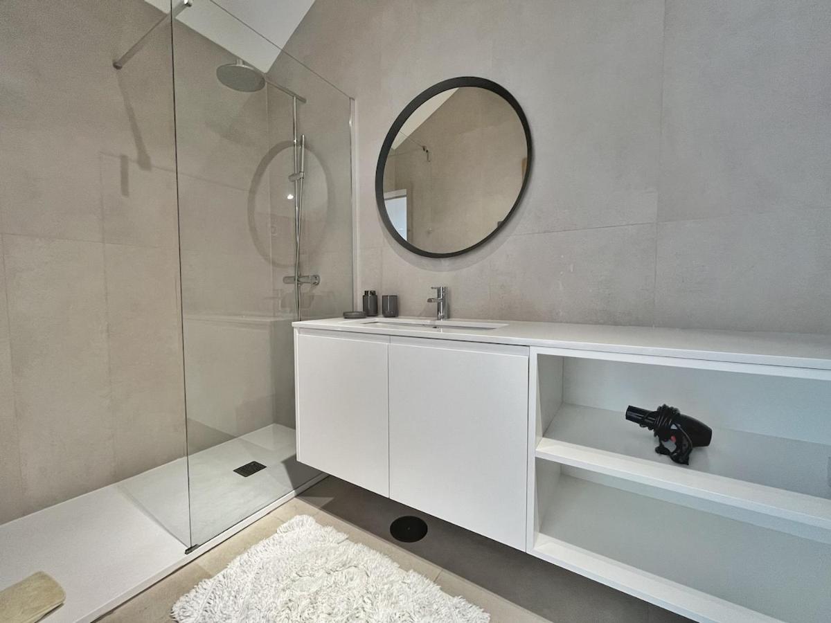Sunny rooftop duplex with elevator near iconic bridge