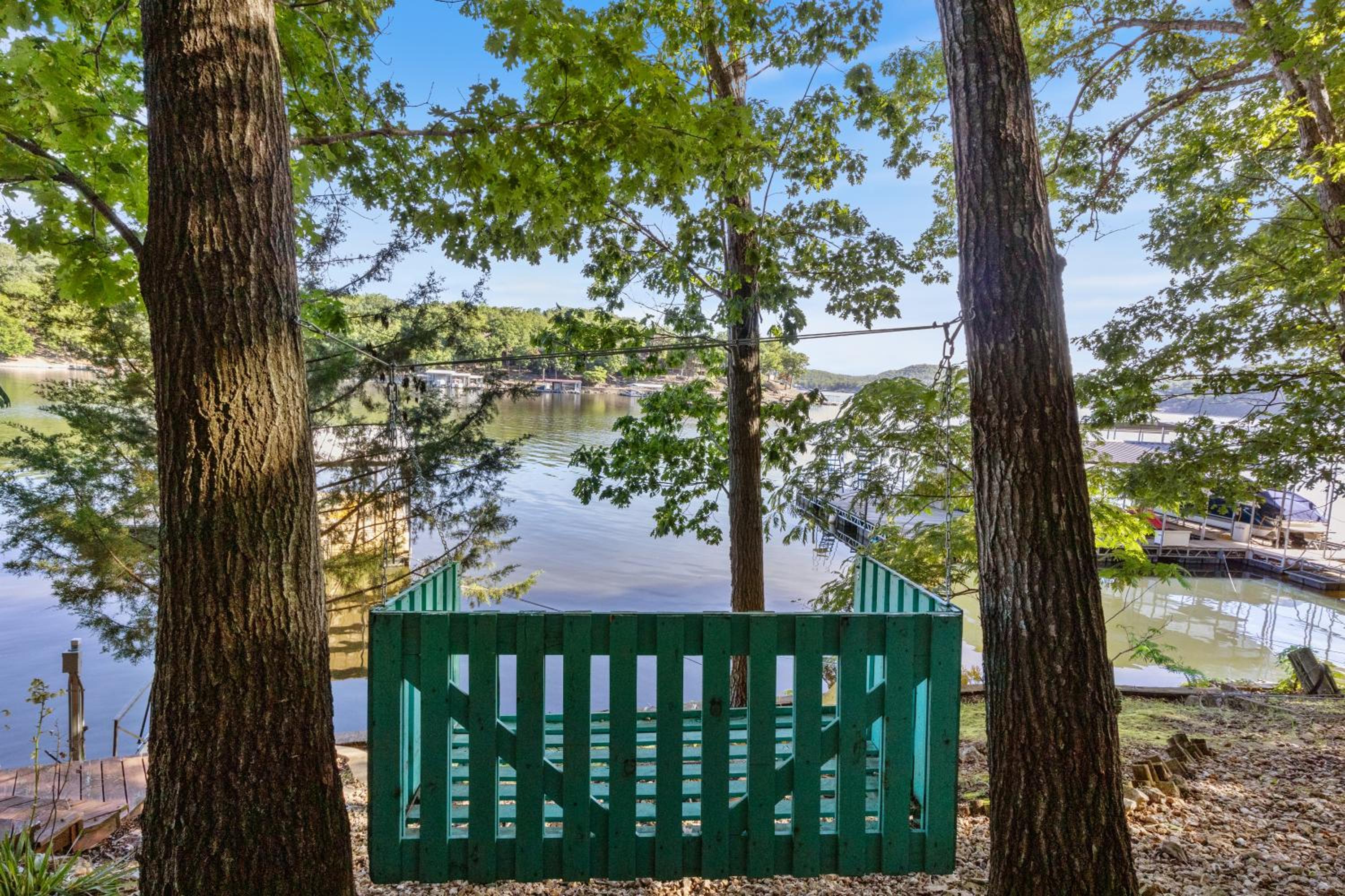 Firepit, Kayaks, Paddle Board, Lake Views, Great Location