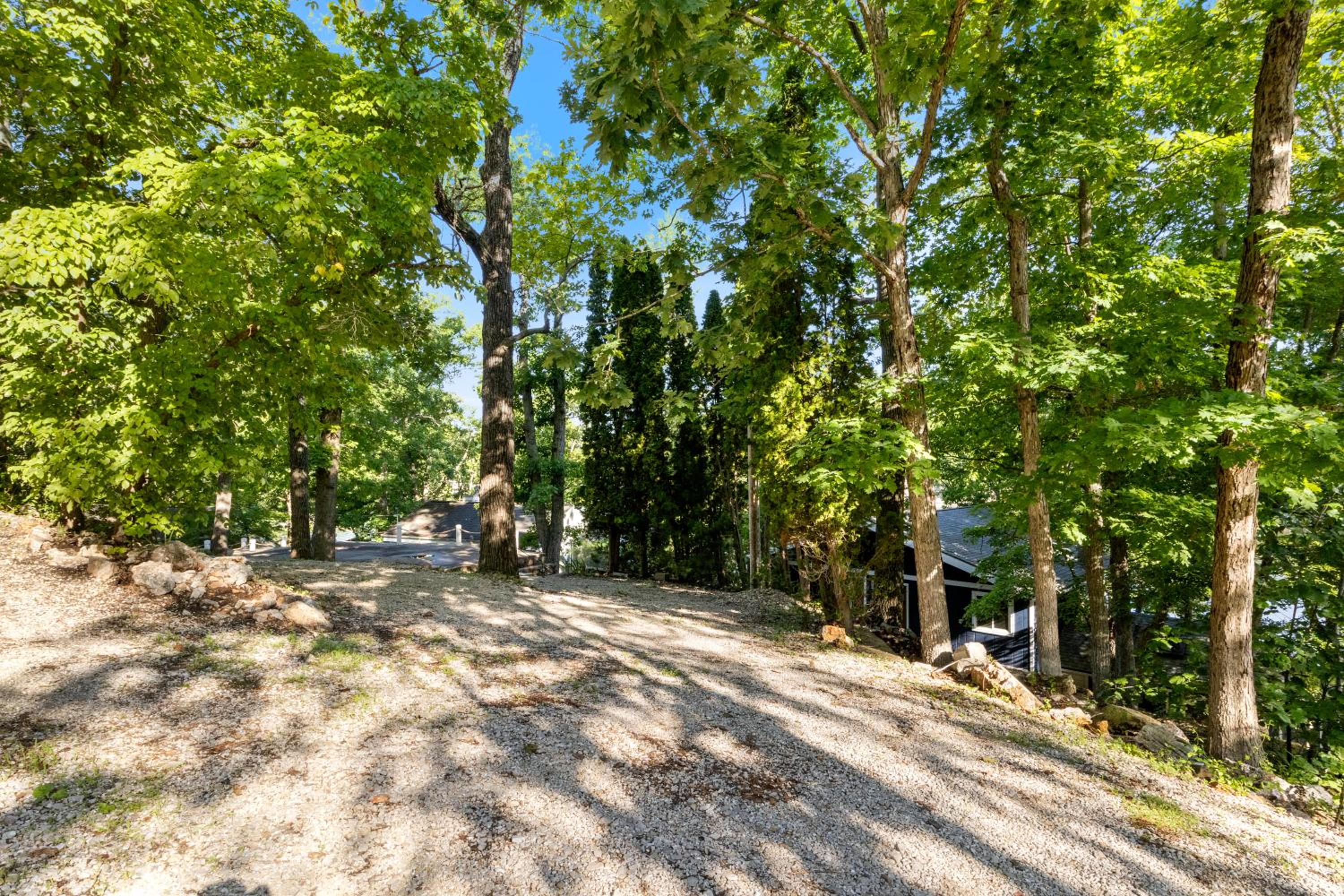 Firepit, Kayaks, Paddle Board, Lake Views, Great Location