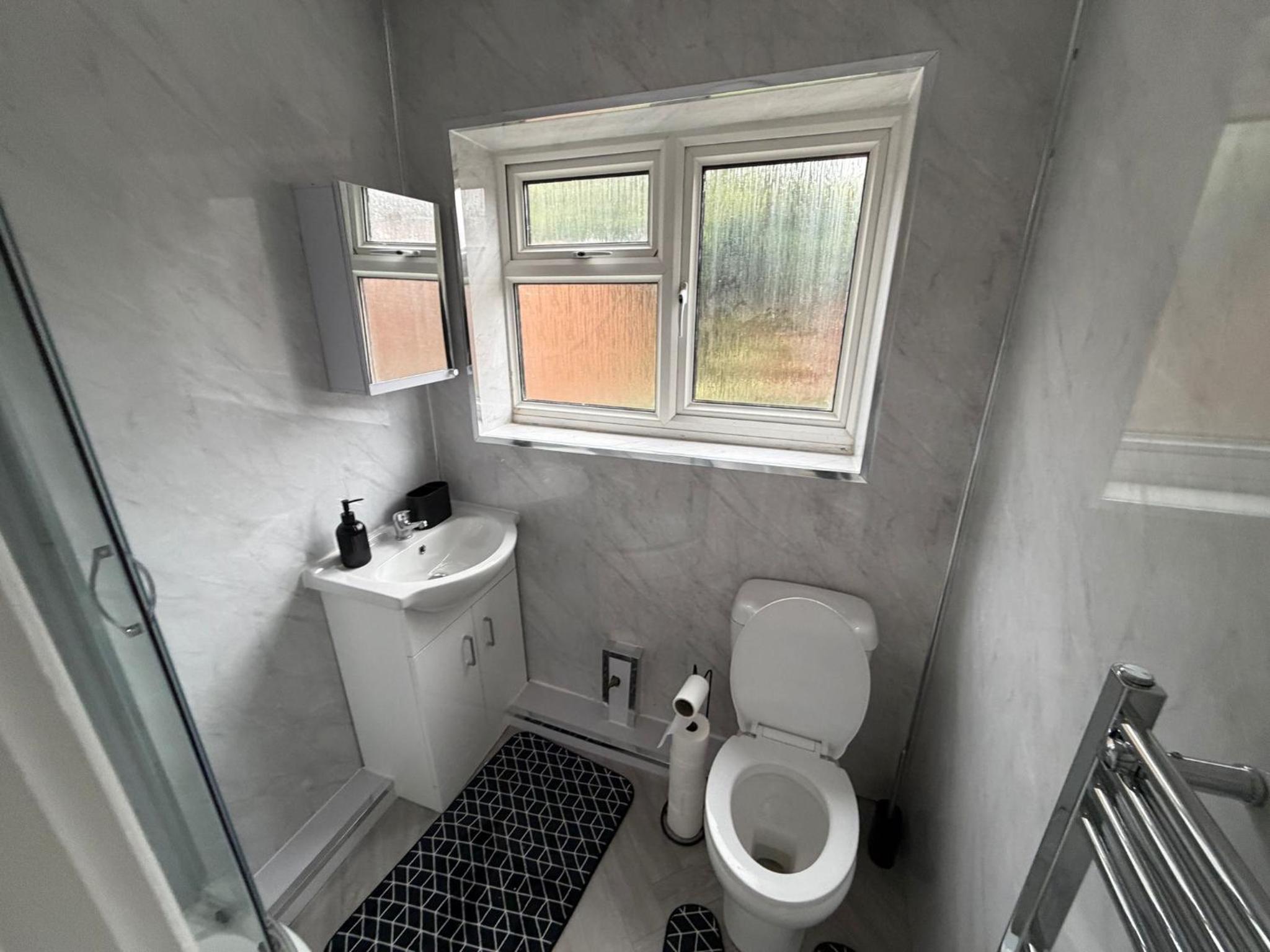 Central Luton, Guest House