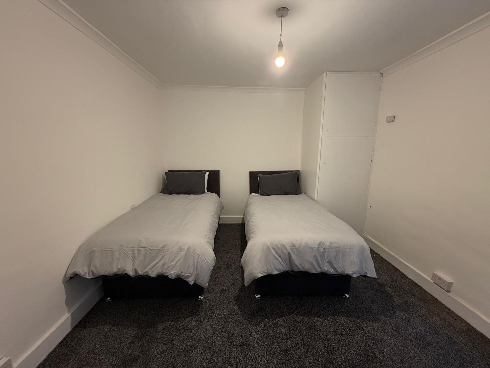Central Luton, Guest House