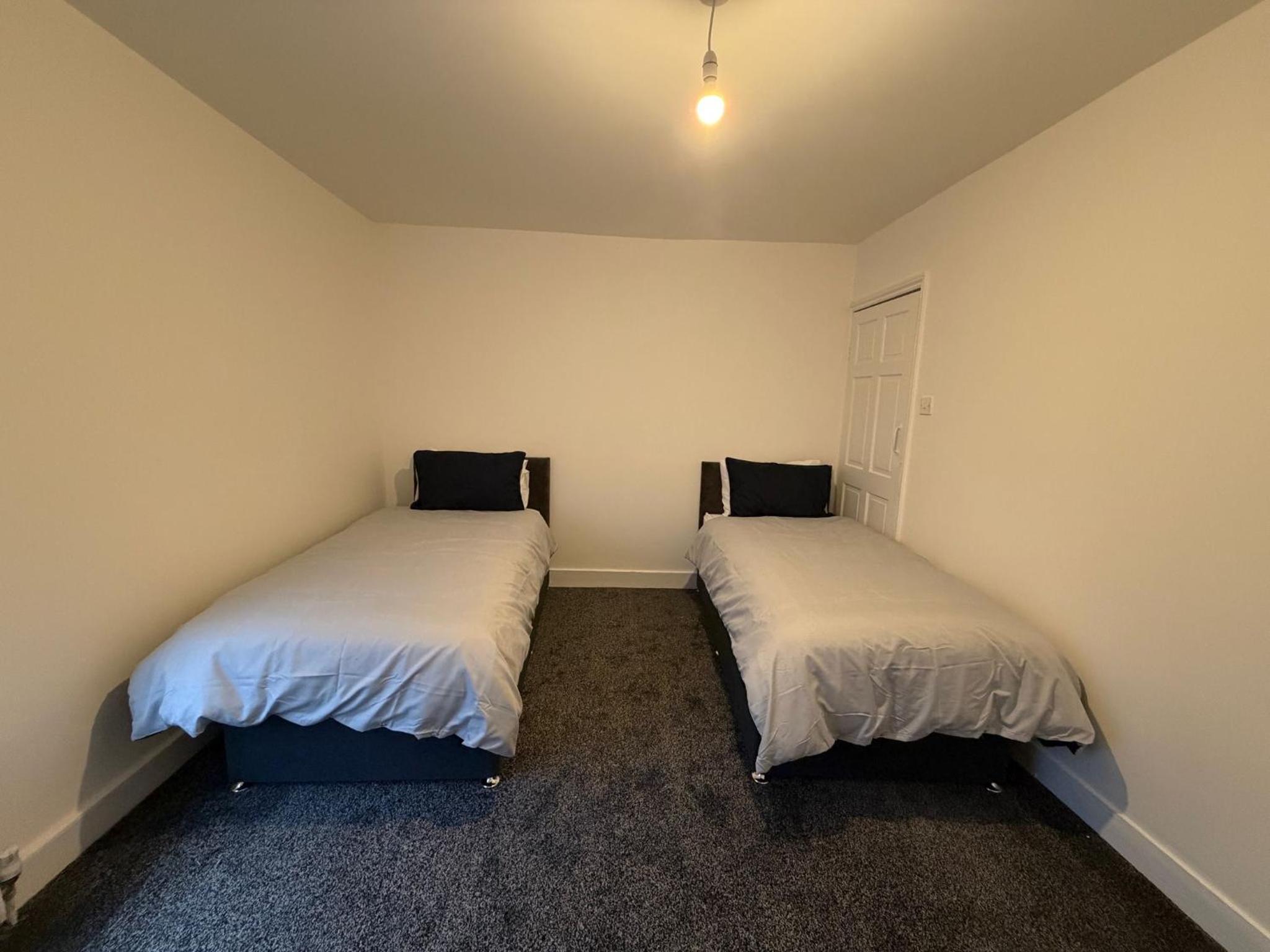 Central Luton, Guest House