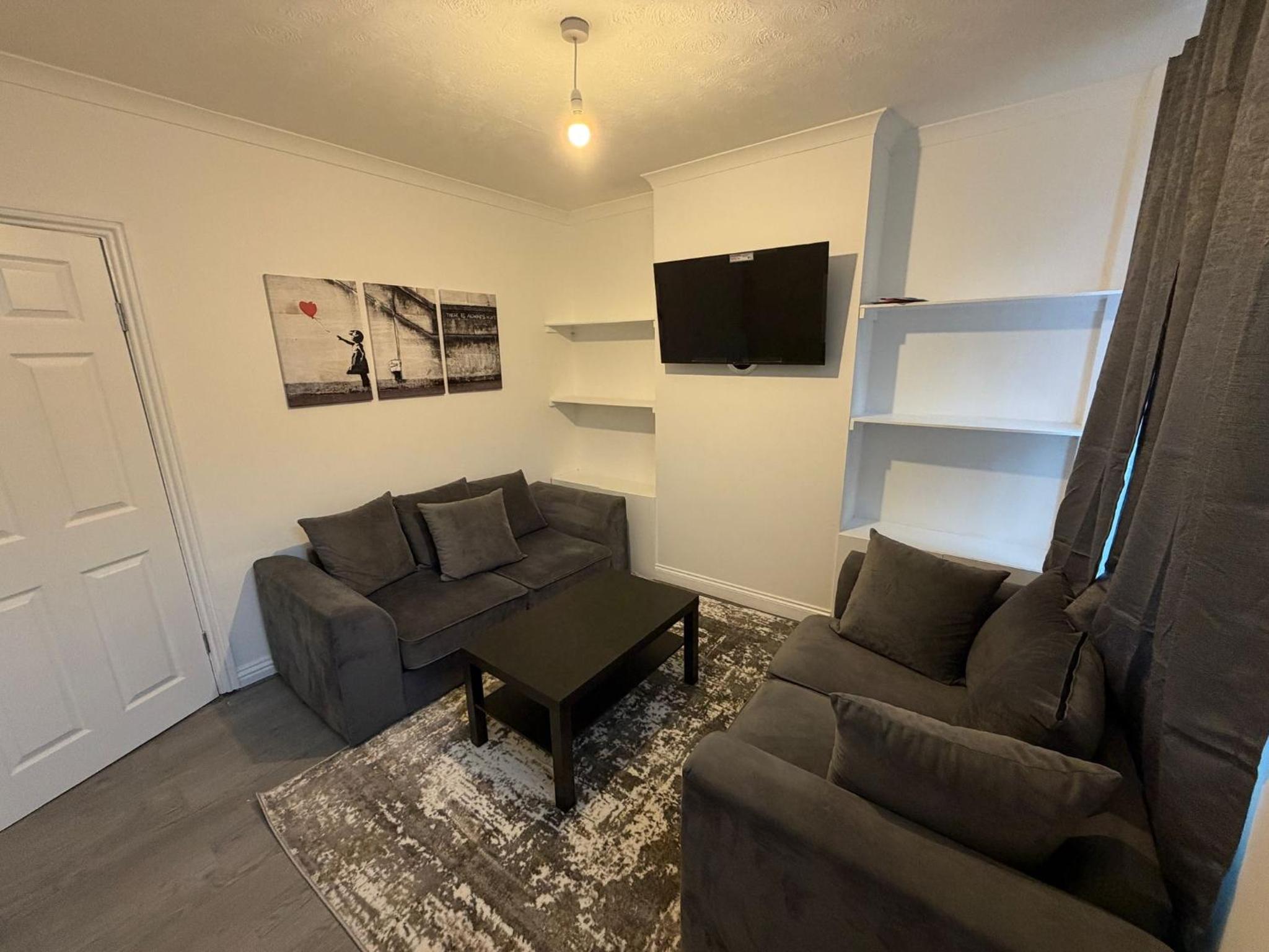 Central Luton, Guest House