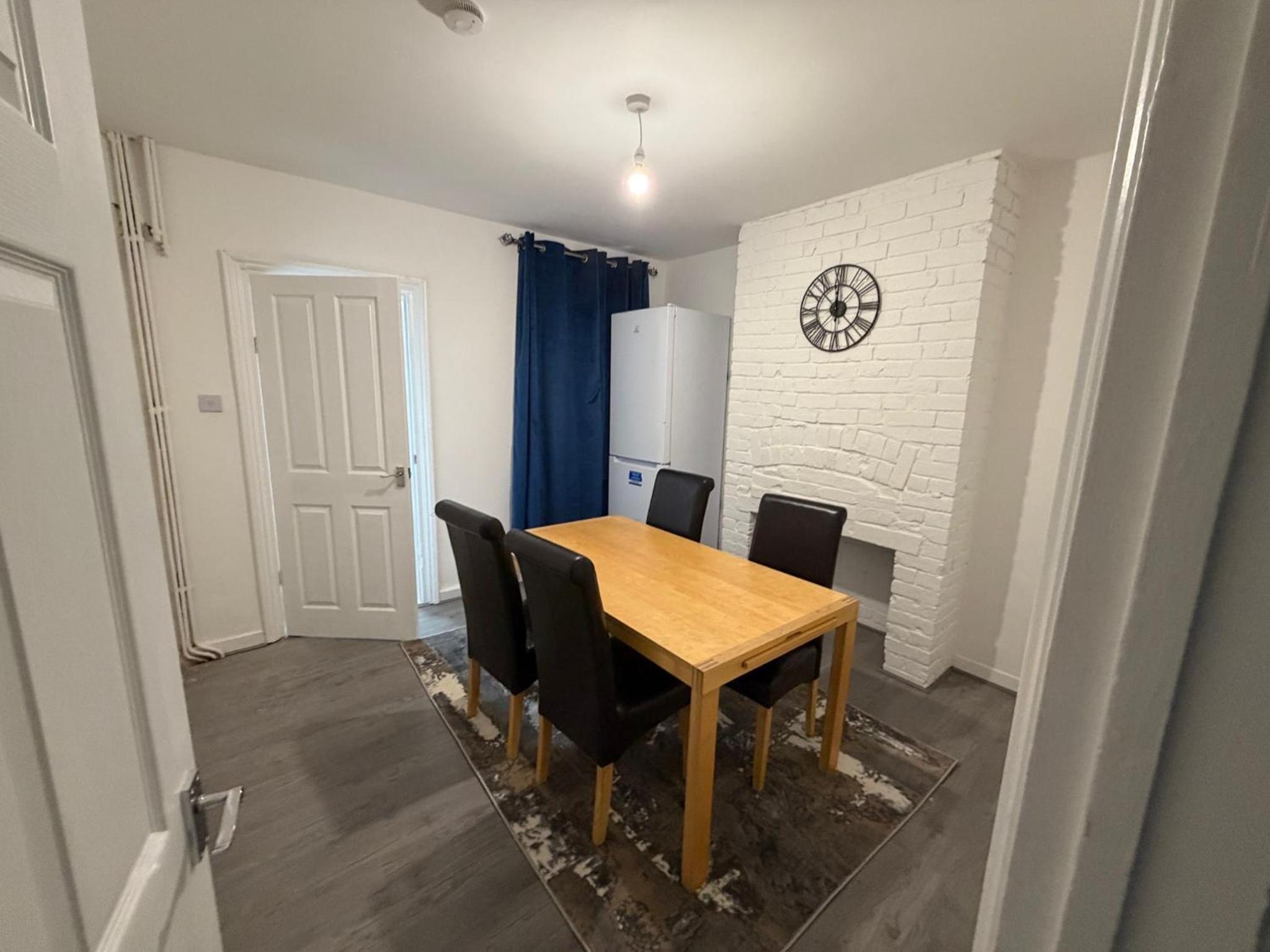 Central Luton, Guest House