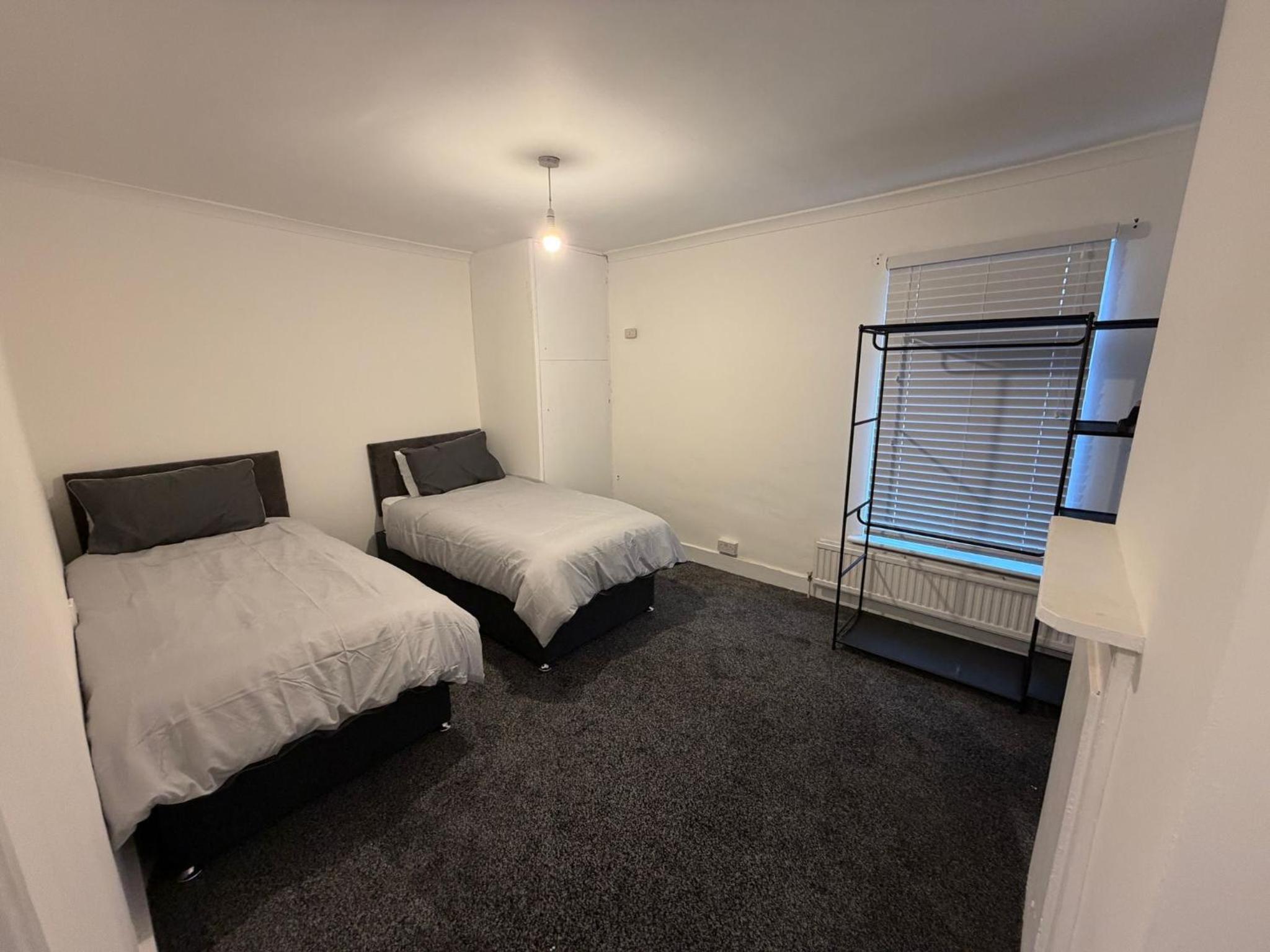 Central Luton, Guest House