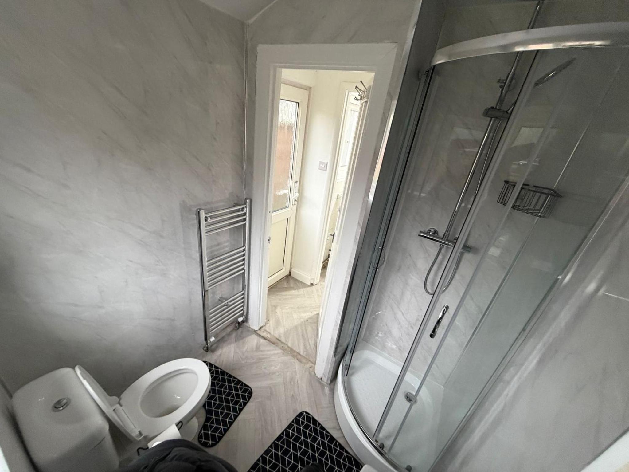 Central Luton, Guest House