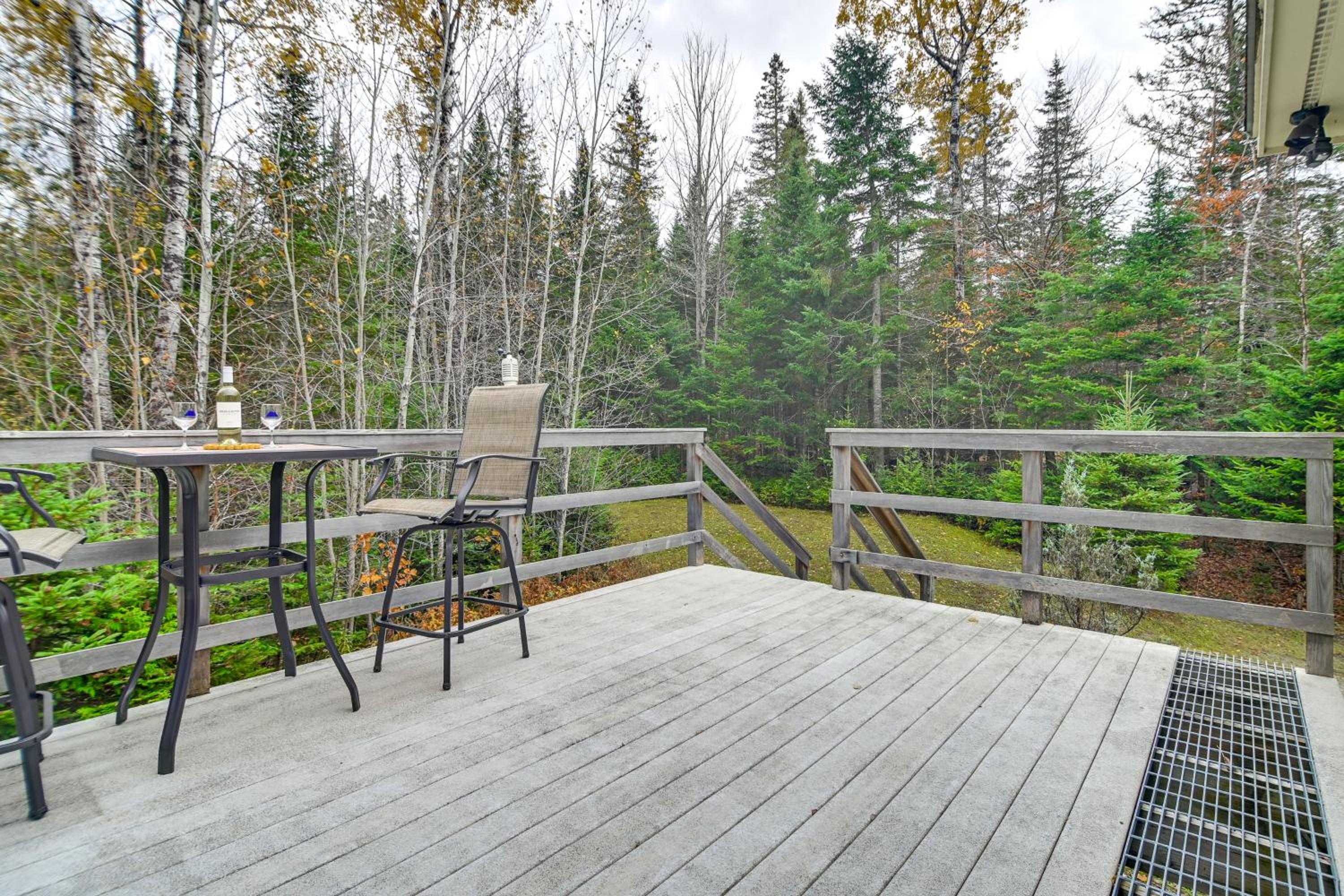 Forest-View Hideaway 3 Mi to Sugarloaf Mountain!