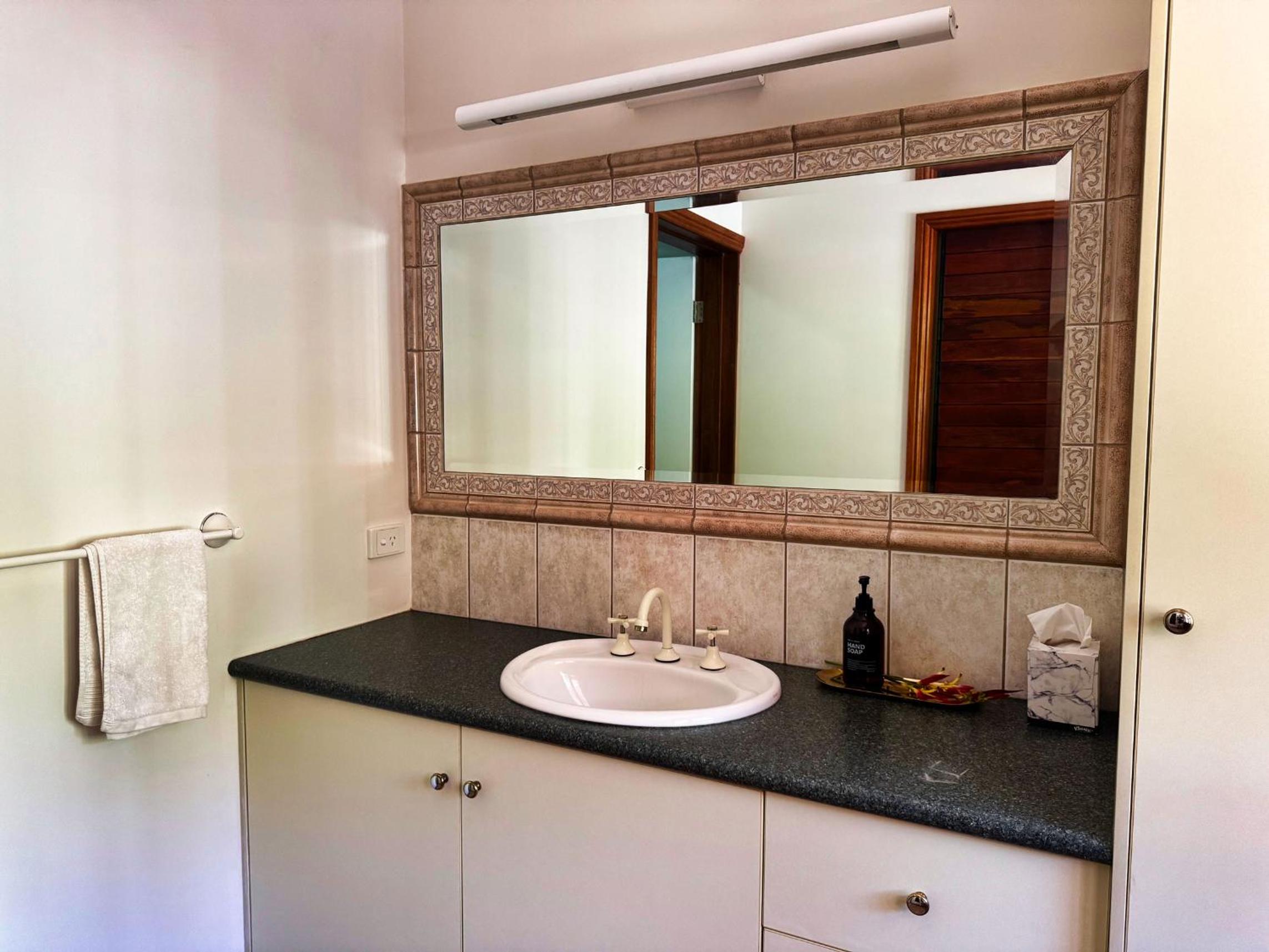 Ahana Hillside - Scenic Stay Near Cairns