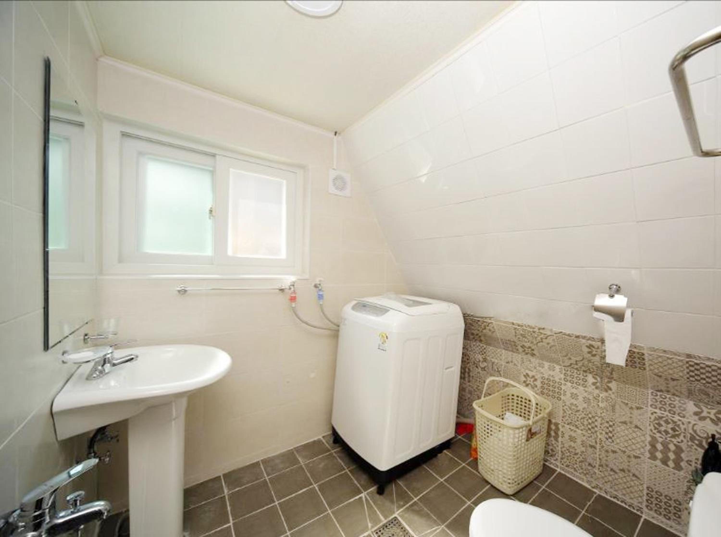 24 Guesthouse KyungHee University view 3