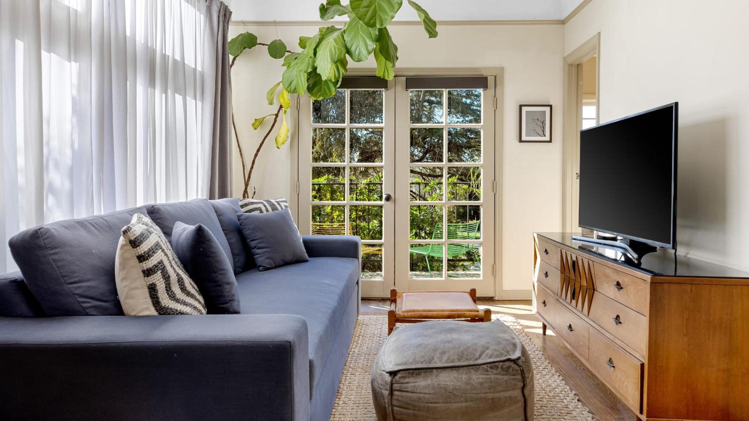 Spanish Revival Charm in Silver Lake w Patio BBQ Walkable Location Maltman Manor by AvantStay
