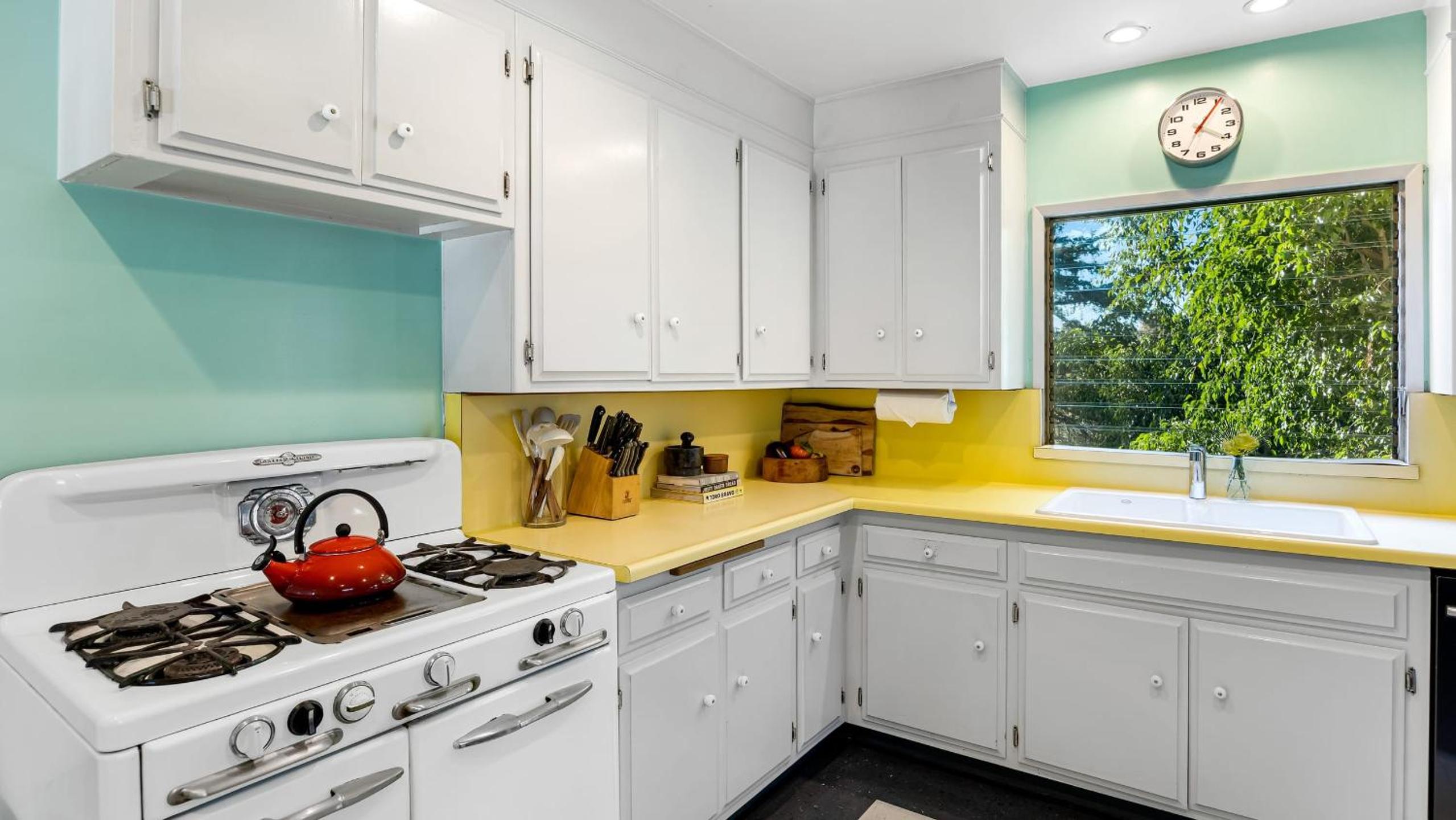 Spanish Revival Charm in Silver Lake w Patio BBQ Walkable Location Maltman Manor by AvantStay