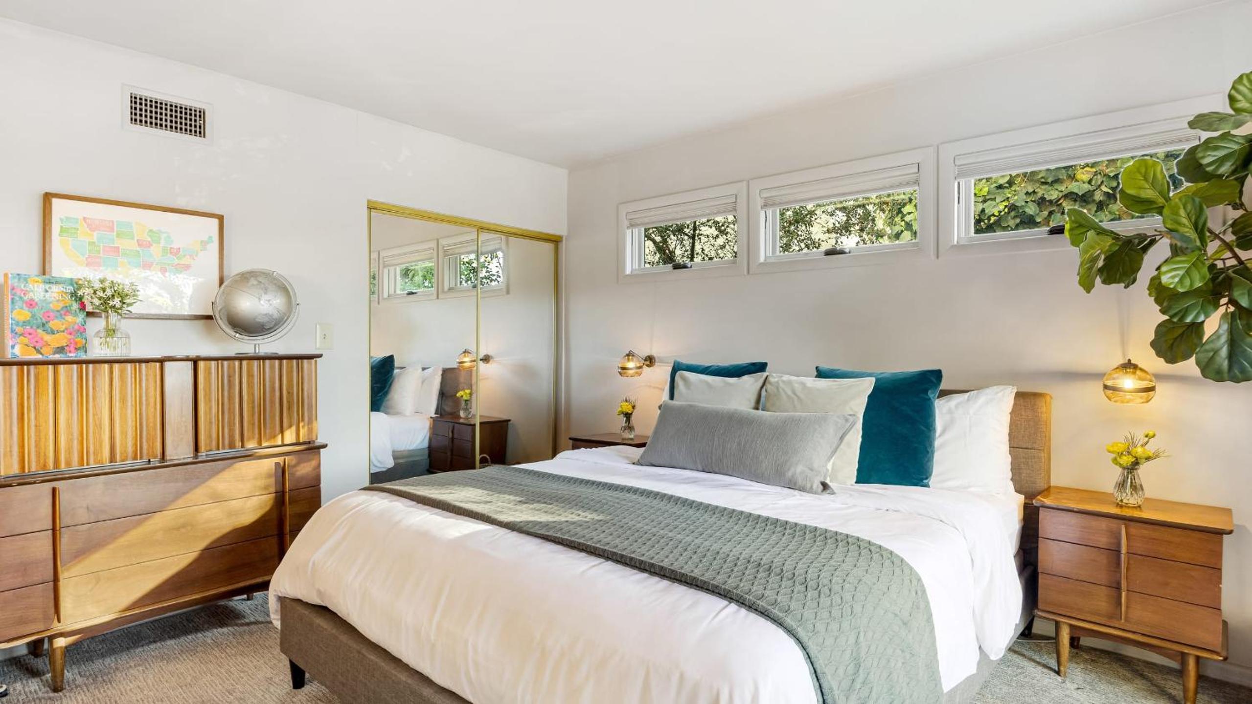 Spanish Revival Charm in Silver Lake w Patio BBQ Walkable Location Maltman Manor by AvantStay