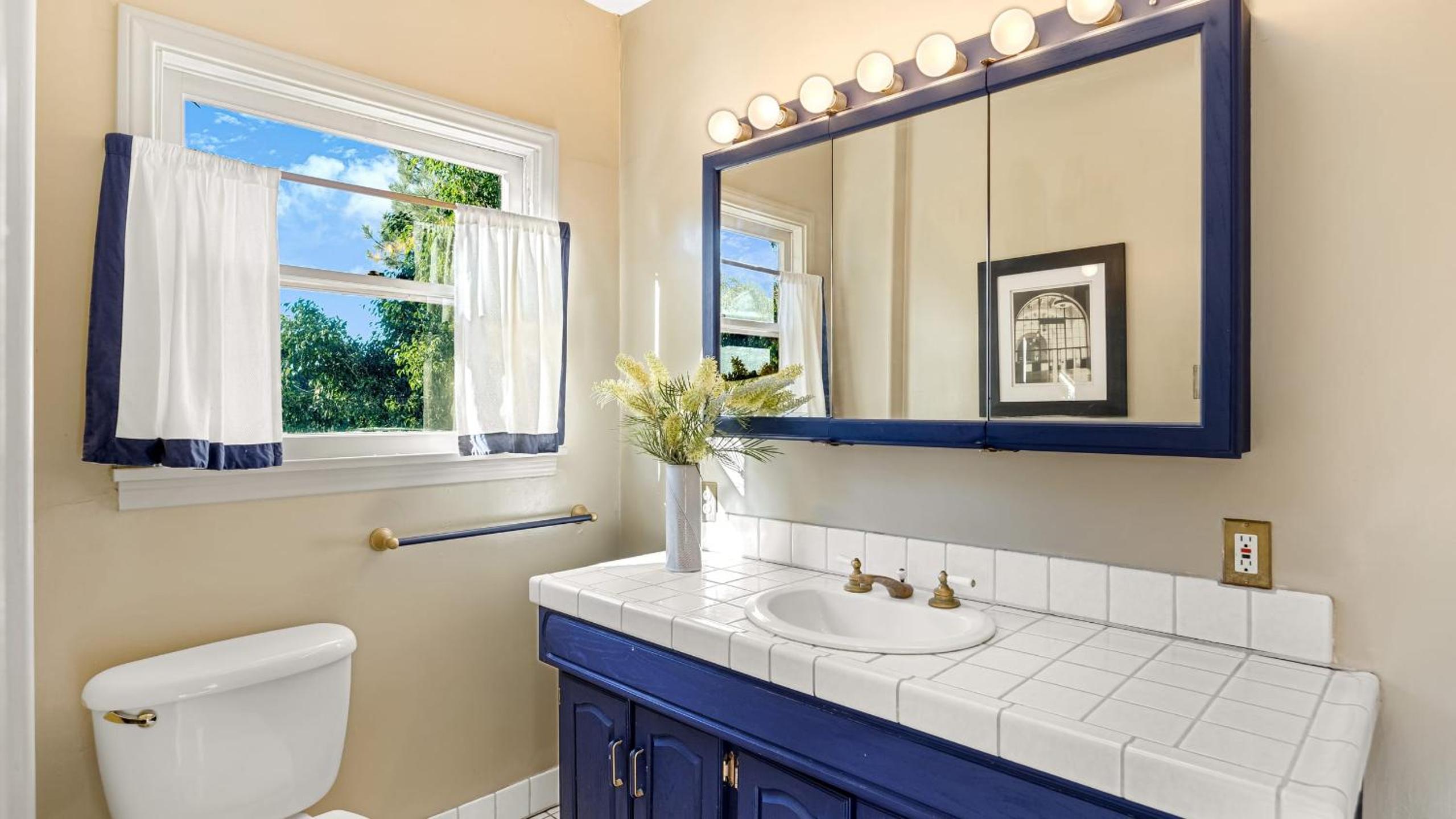 Spanish Revival Charm in Silver Lake w Patio BBQ Walkable Location Maltman Manor by AvantStay
