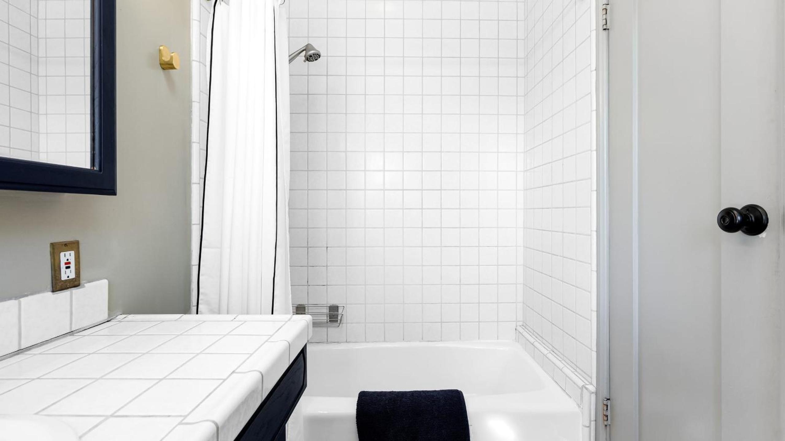 Spanish Revival Charm in Silver Lake w Patio BBQ Walkable Location Maltman Manor by AvantStay