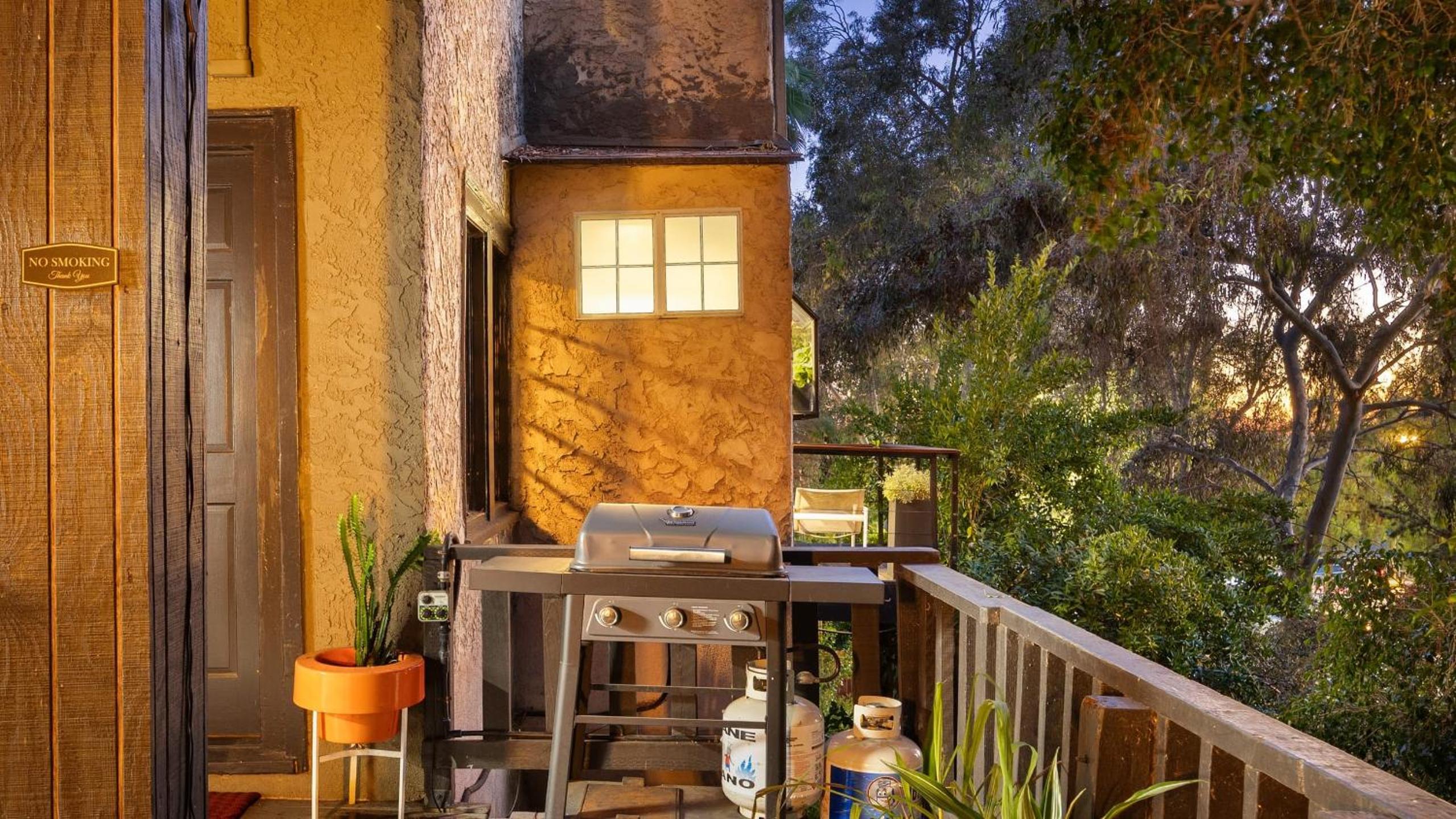 Spanish Revival Charm in Silver Lake w Patio BBQ Walkable Location Maltman Manor by AvantStay