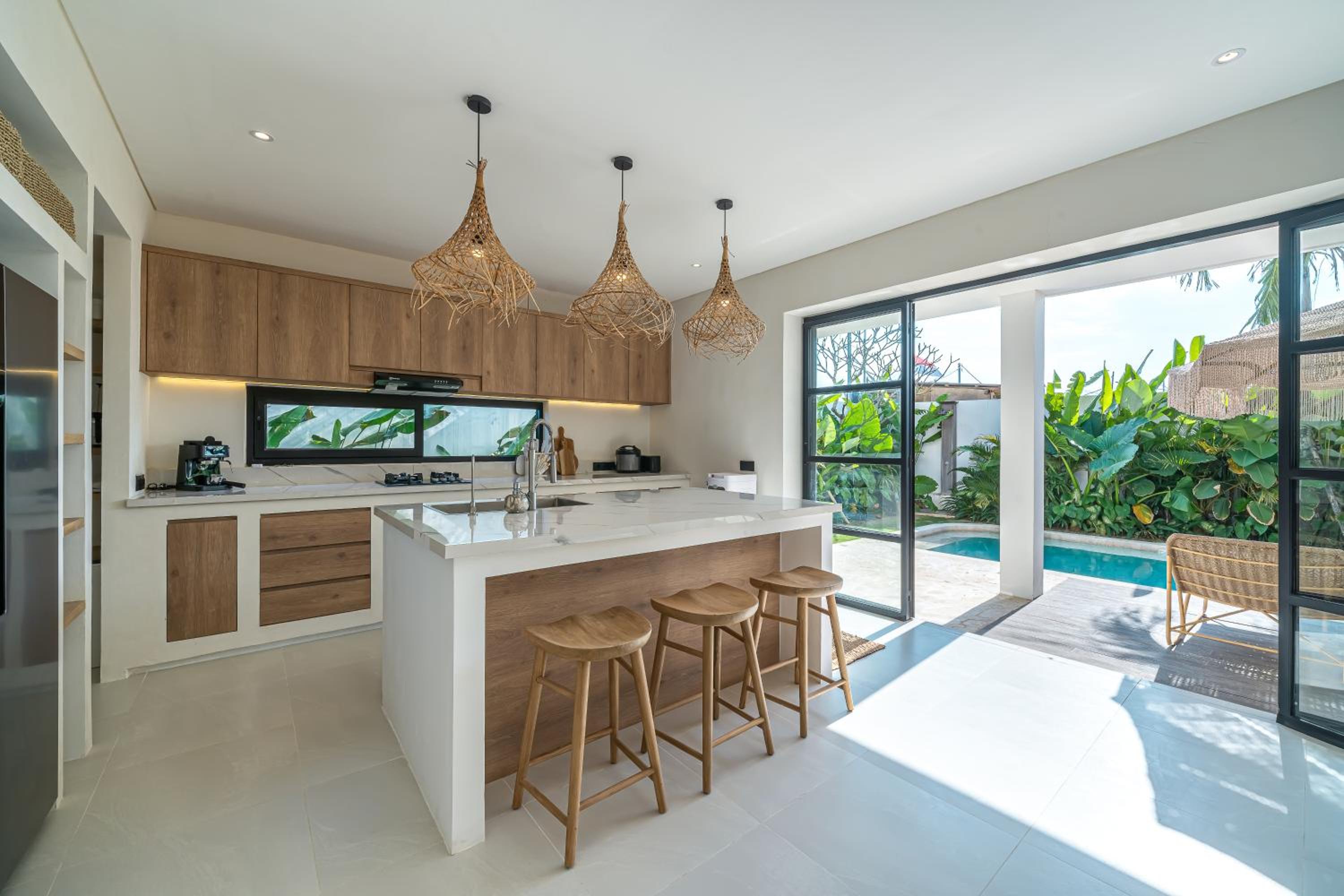 Sunbeam Oasis - Modern & Cozy 4BR Family Villa - Near Seseh Beach